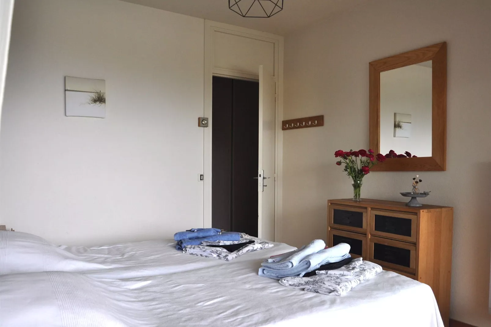 Villa avec piscine vue mer et proche plage à Bormes les Mimosas-Bedroom