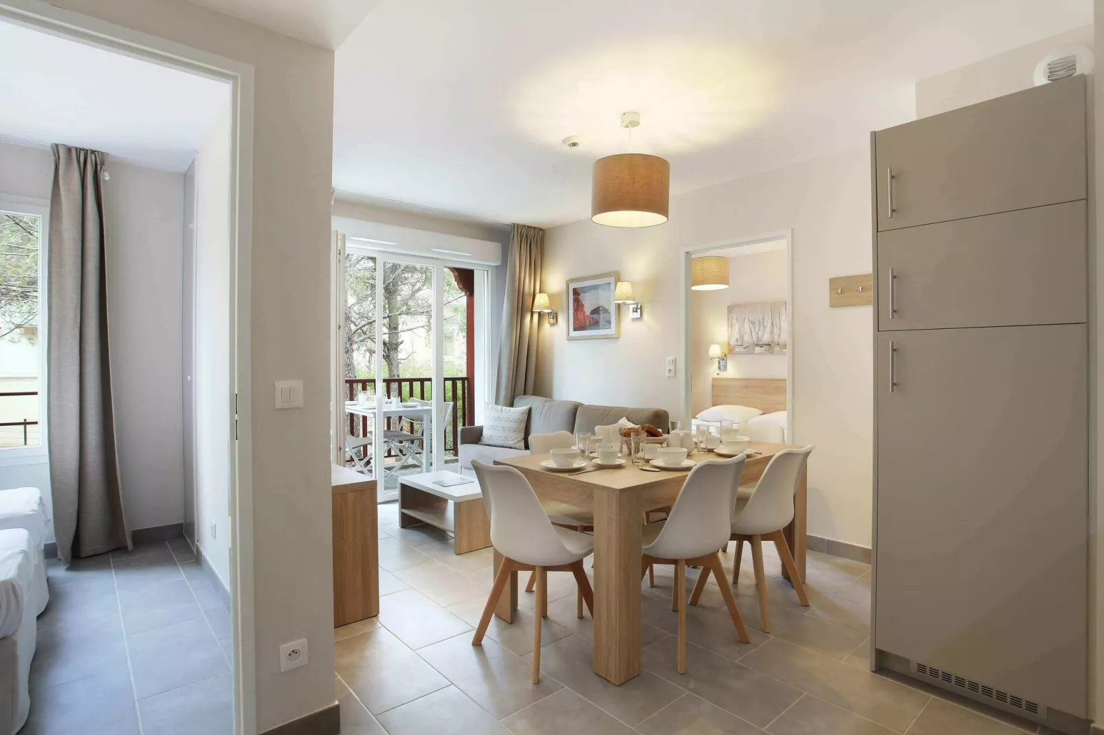 Les Canissons 2-Dining room