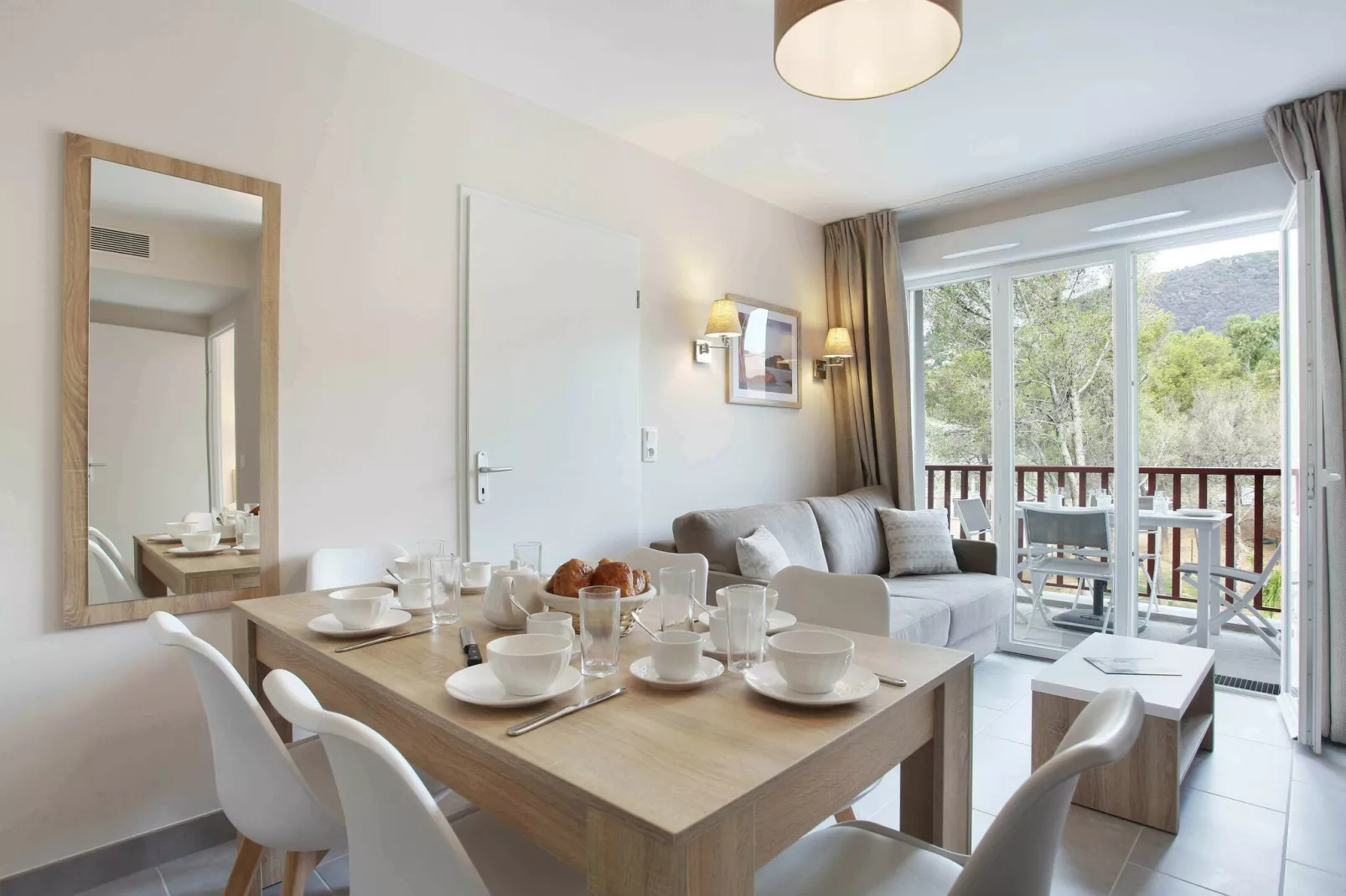 Les Canissons 2-Dining room