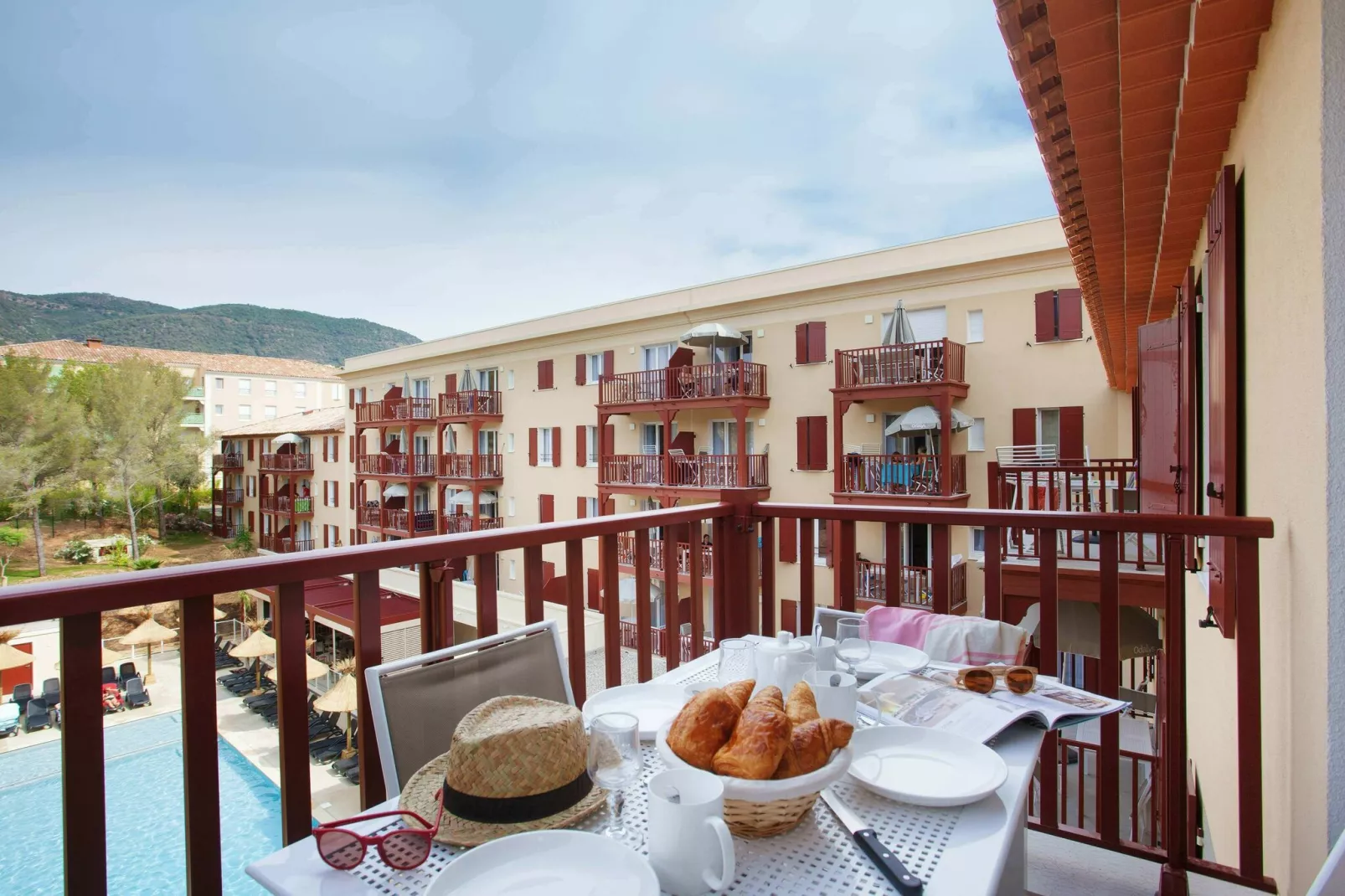Les Canissons 2-Terrace balcony