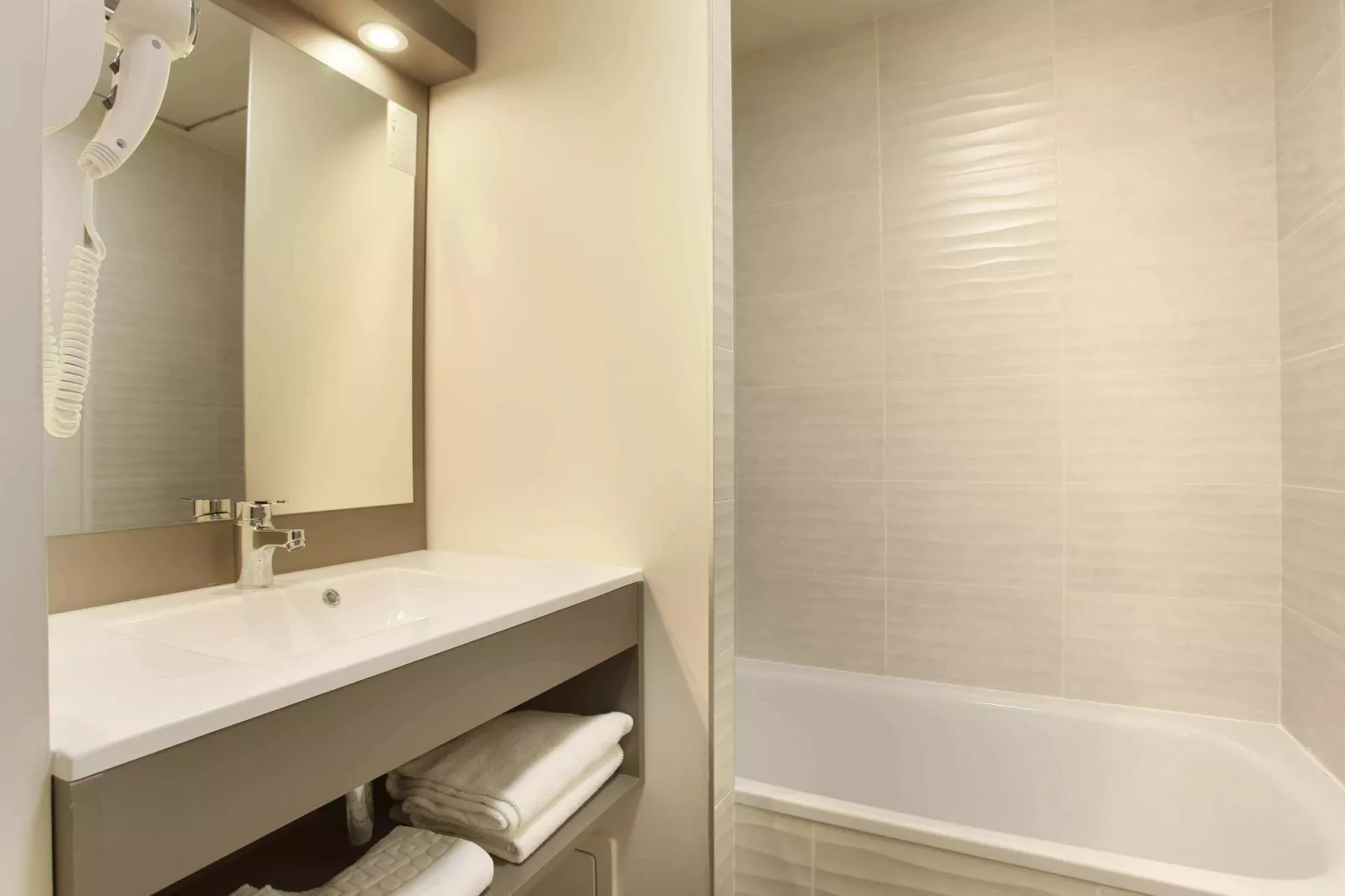 Les Canissons 4-Bathroom