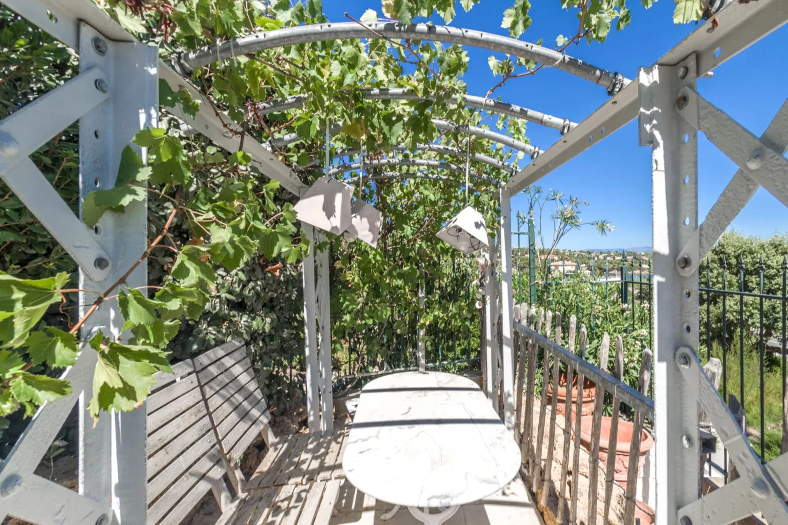 Villa Gaillarde 8 pers-Jardins en été