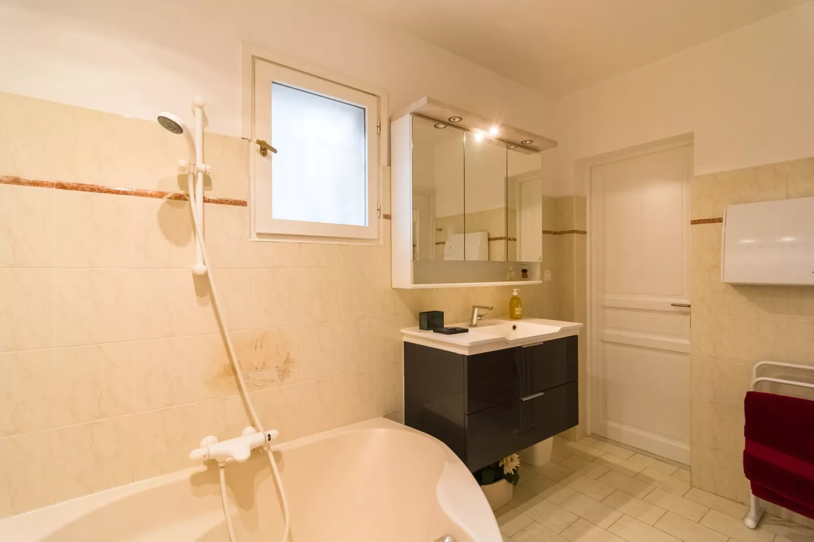 Villa Hyeres-Bathroom