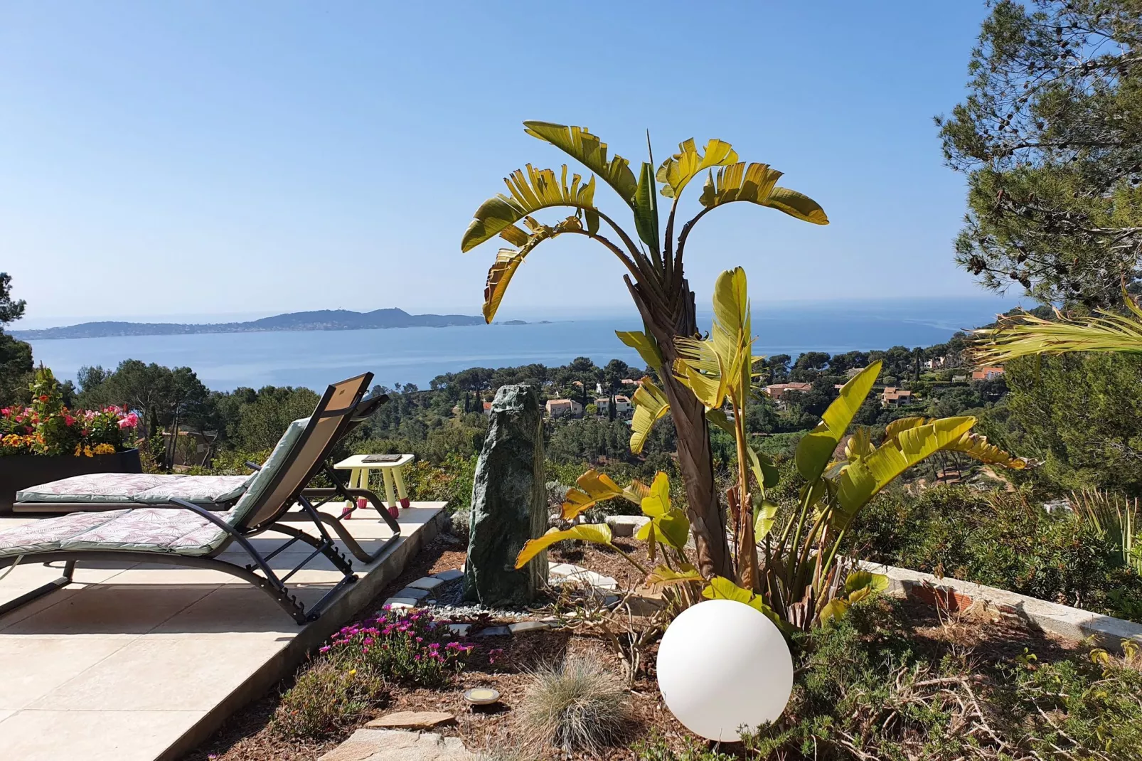 Villa Hyeres-Gardens summer