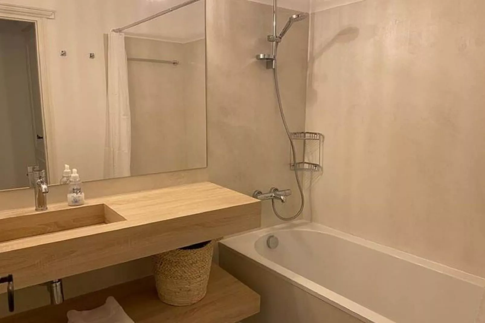 Antje la Sauvageonne-Bathroom
