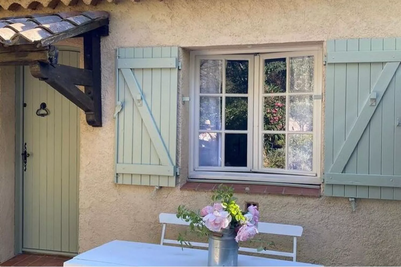 Antje la Sauvageonne-Exterior summer