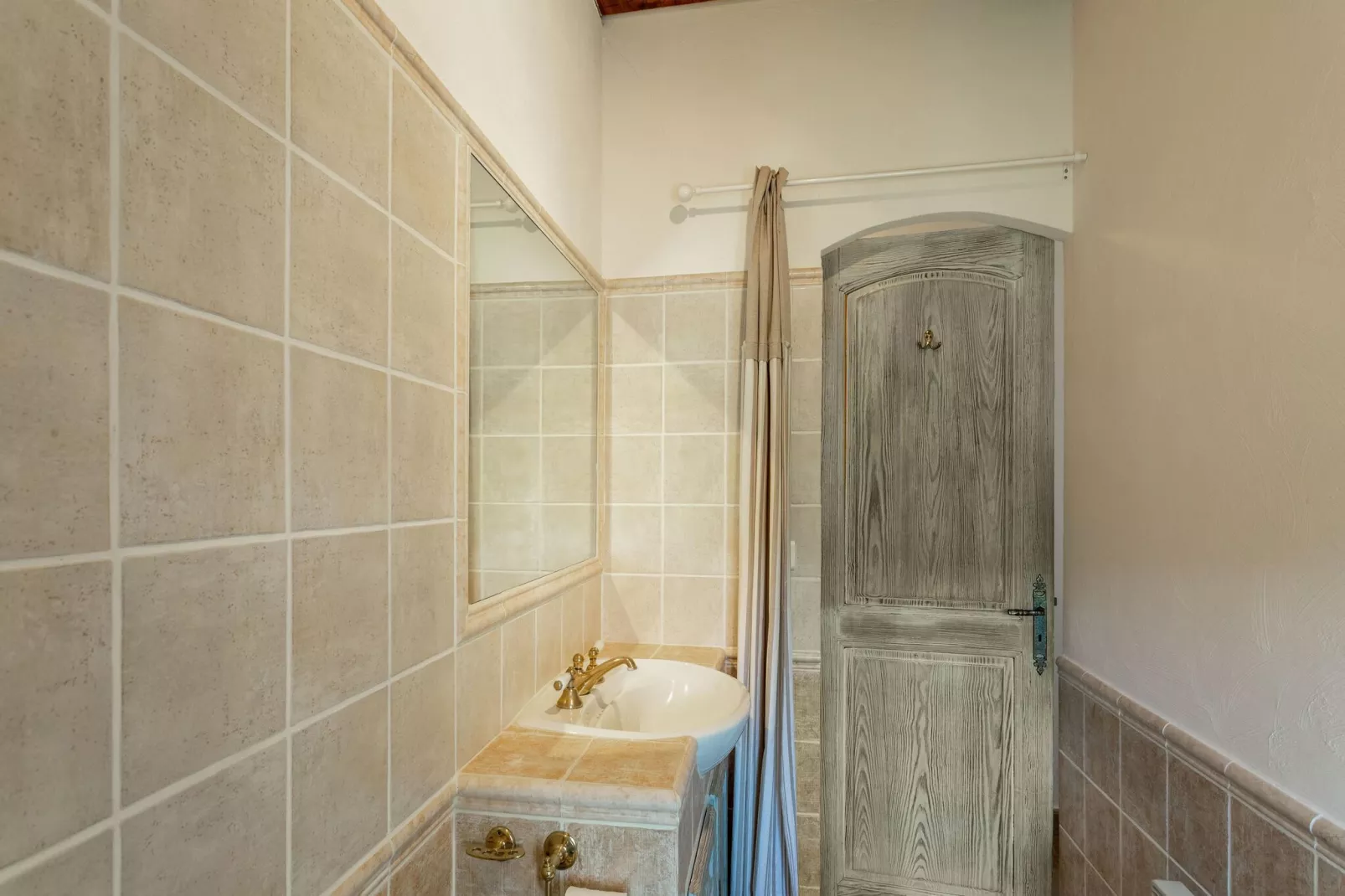 Chateau de Mappe-Bathroom