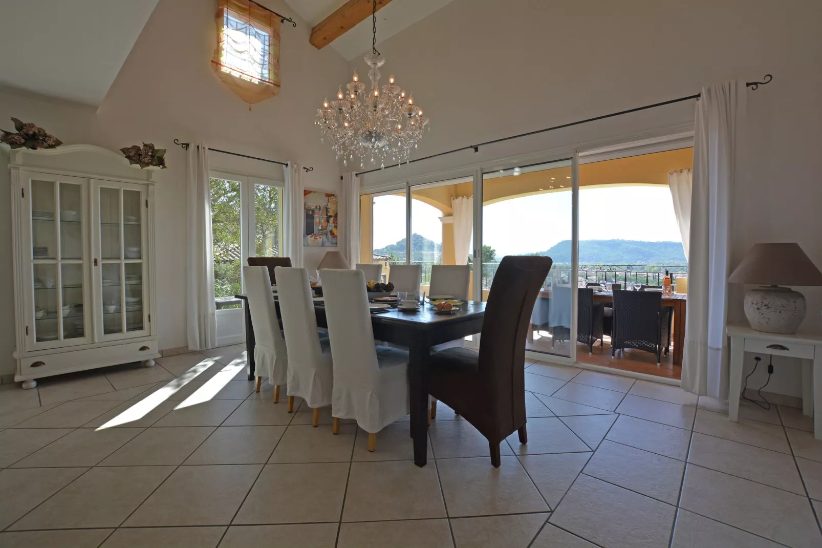 Villa la Parure-Dining room
