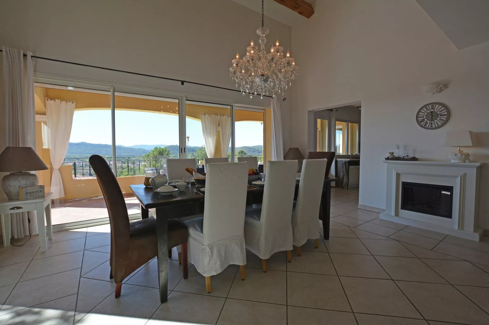 Villa la Parure-Dining room
