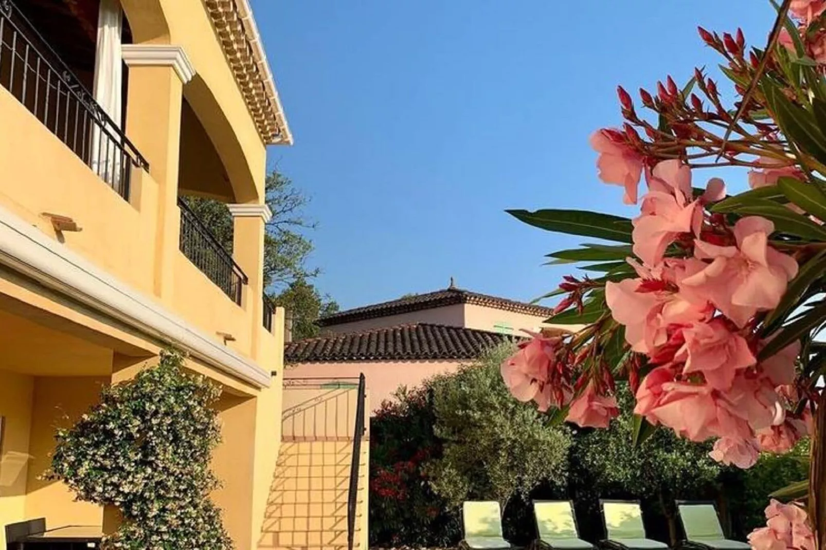 Villa la Parure-Exterior summer