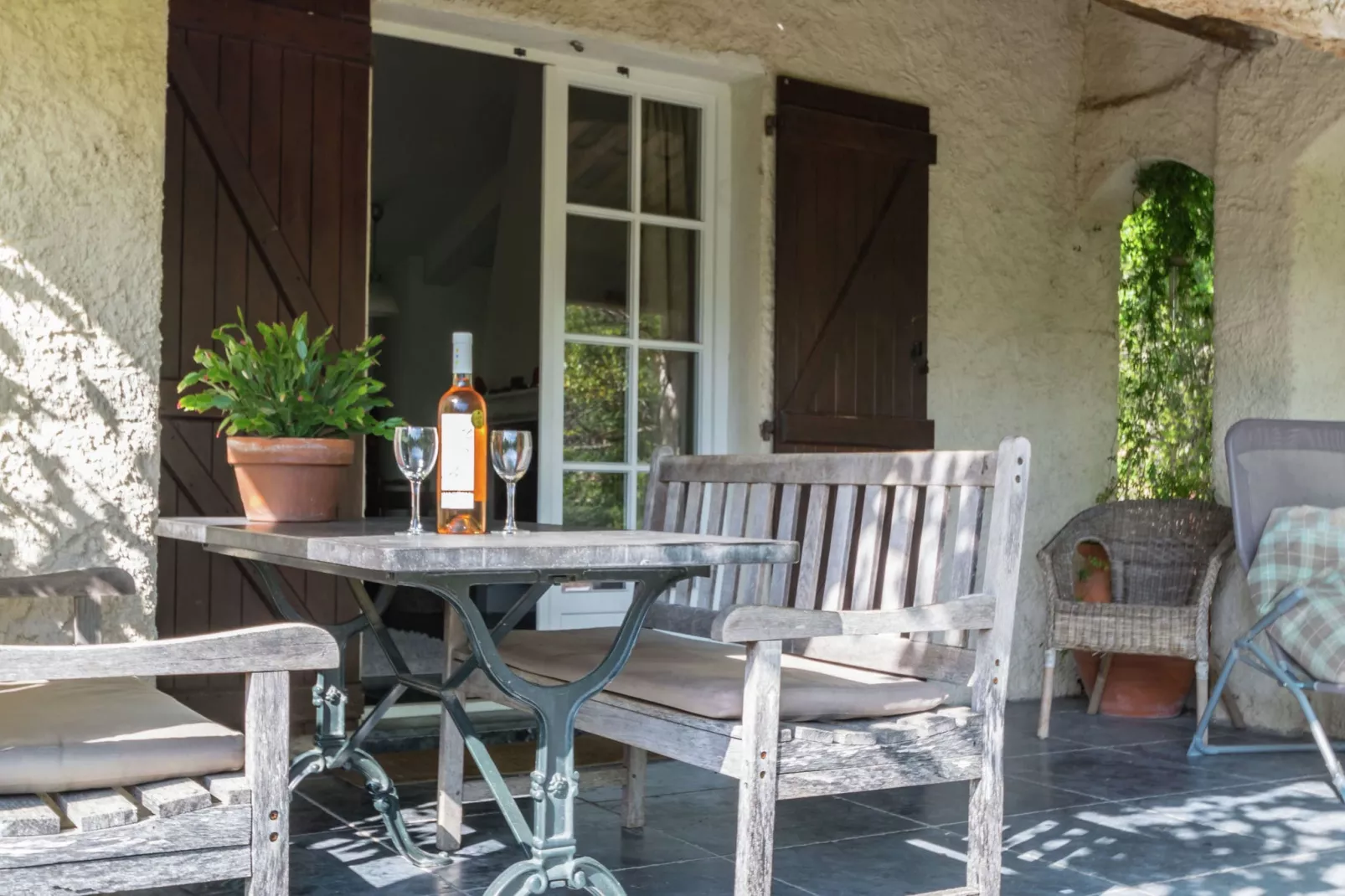 Villa Entrecasteaux-Terrace balcony