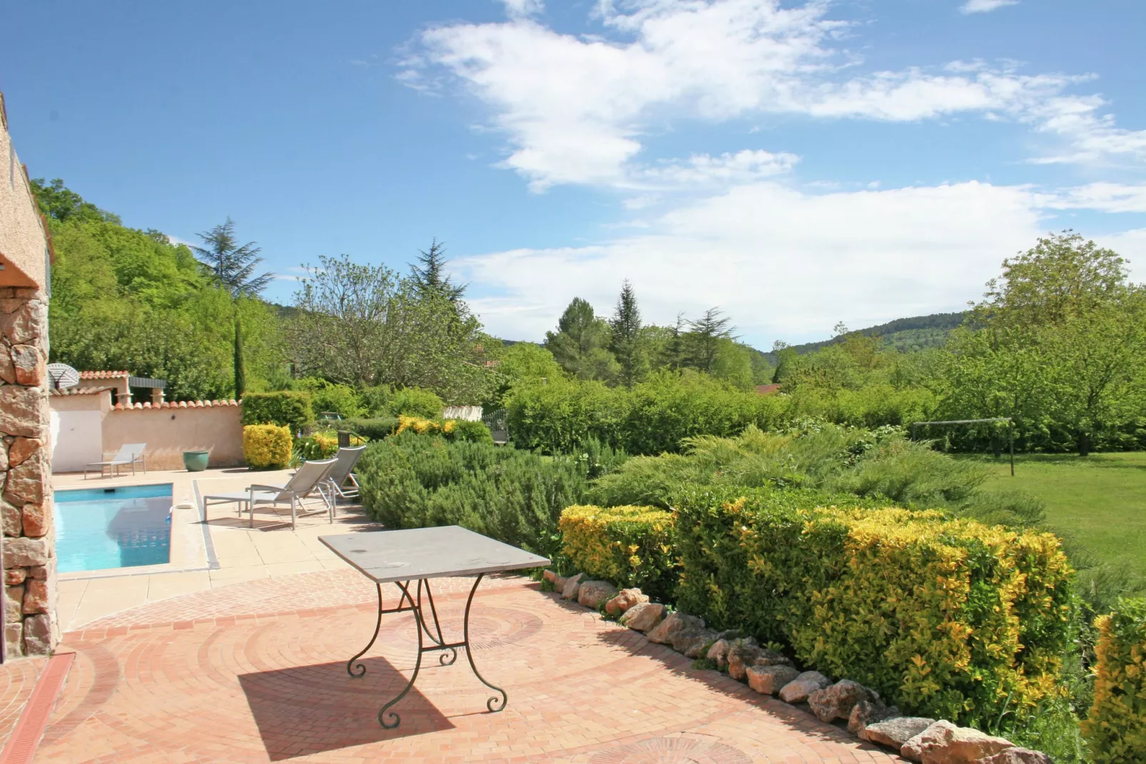 Mas la Baouque-View summer