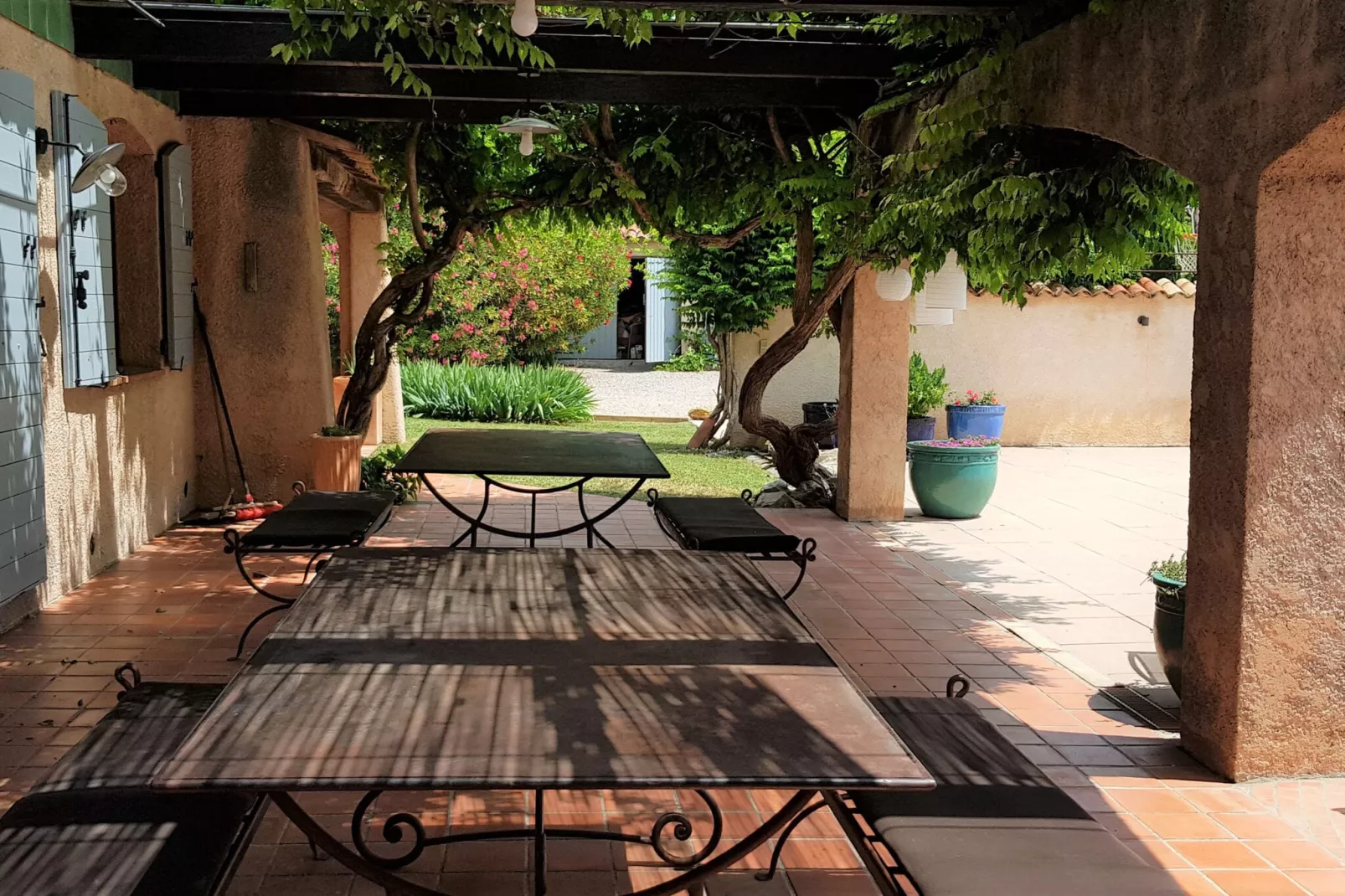 Mas la Baouque-Terrace balcony
