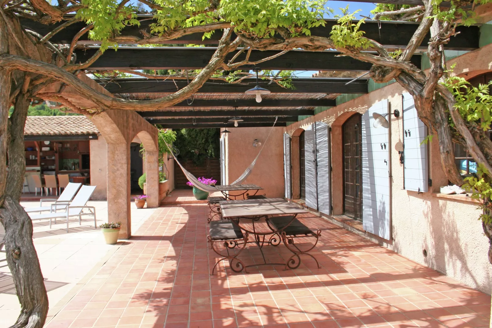 Mas la Baouque-Terrace balcony