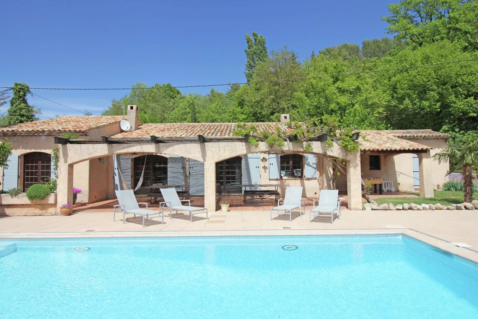 Mas la Baouque-Exterior summer