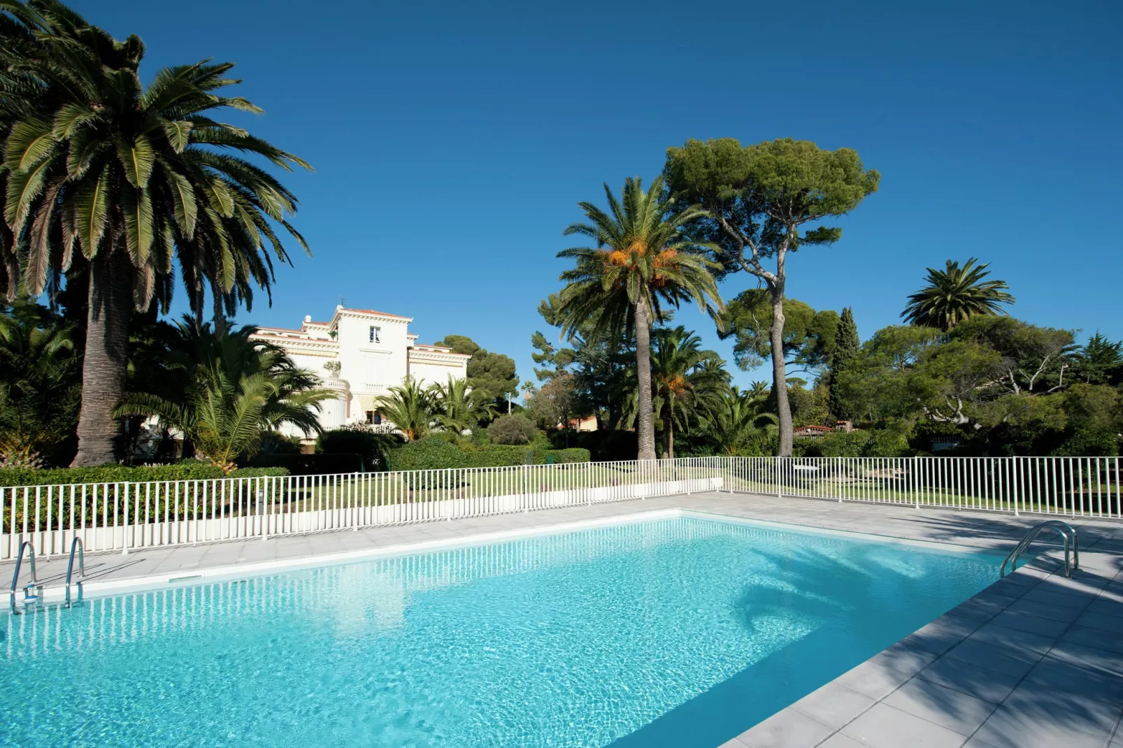 Les pieds dans l'eau-Pool