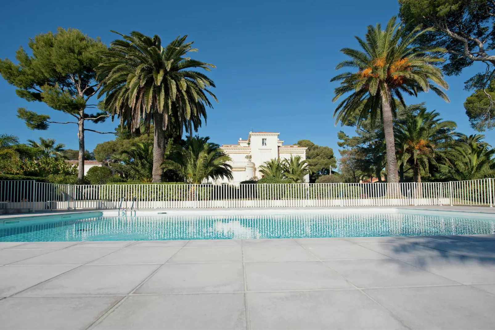 Les pieds dans l'eau-Pool