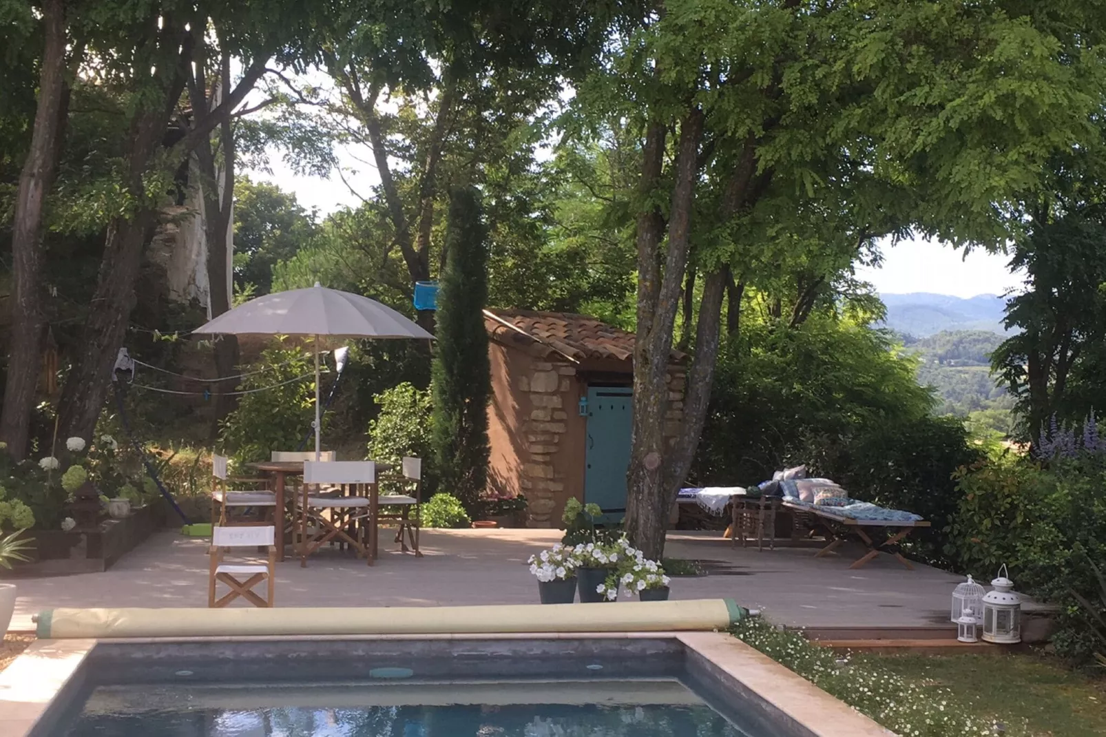 Villa Rose-Gardens summer