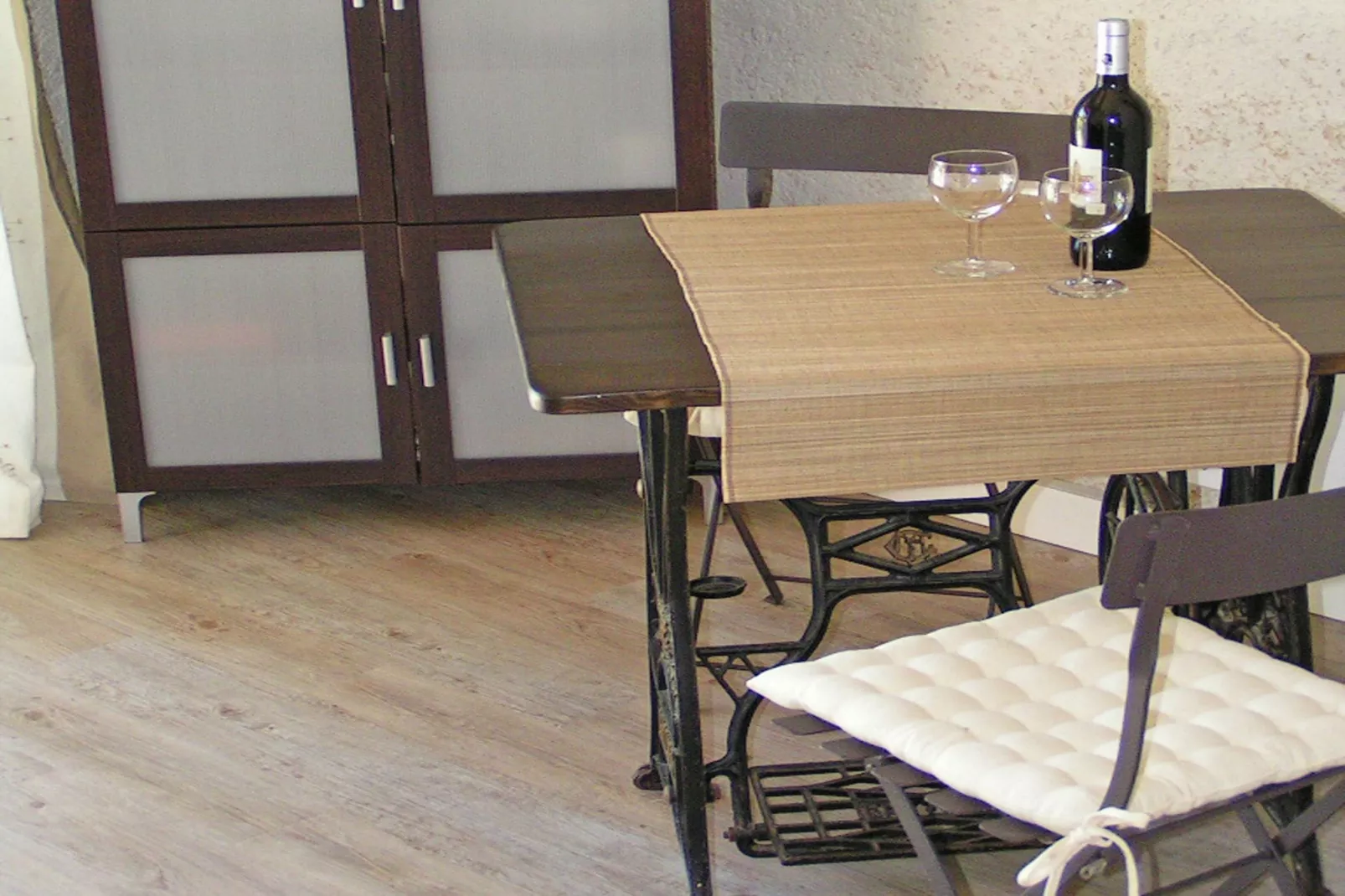 Ecluseaux Le Petit-Dining room