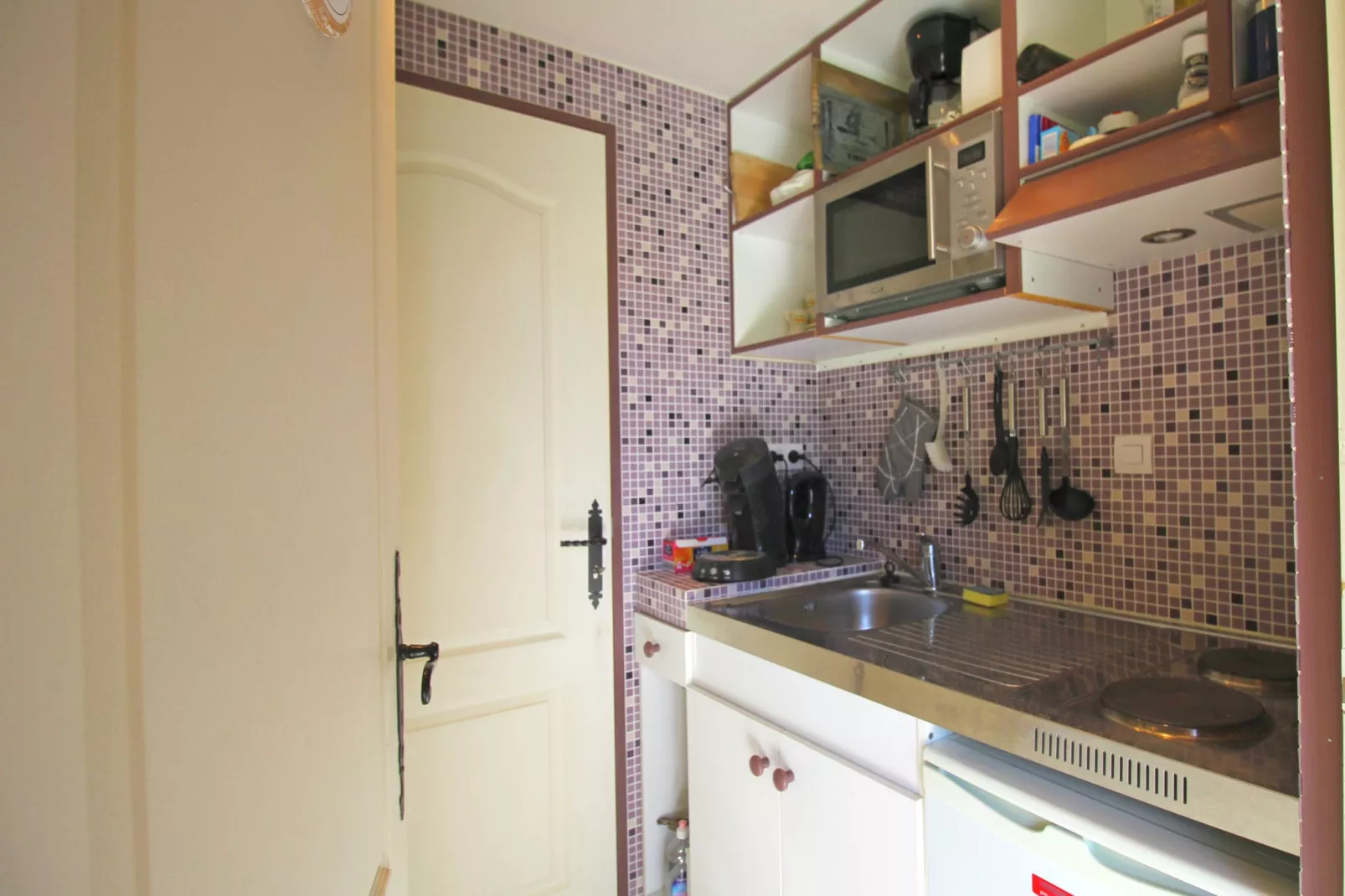 Ecluseaux Le Petit-Kitchen