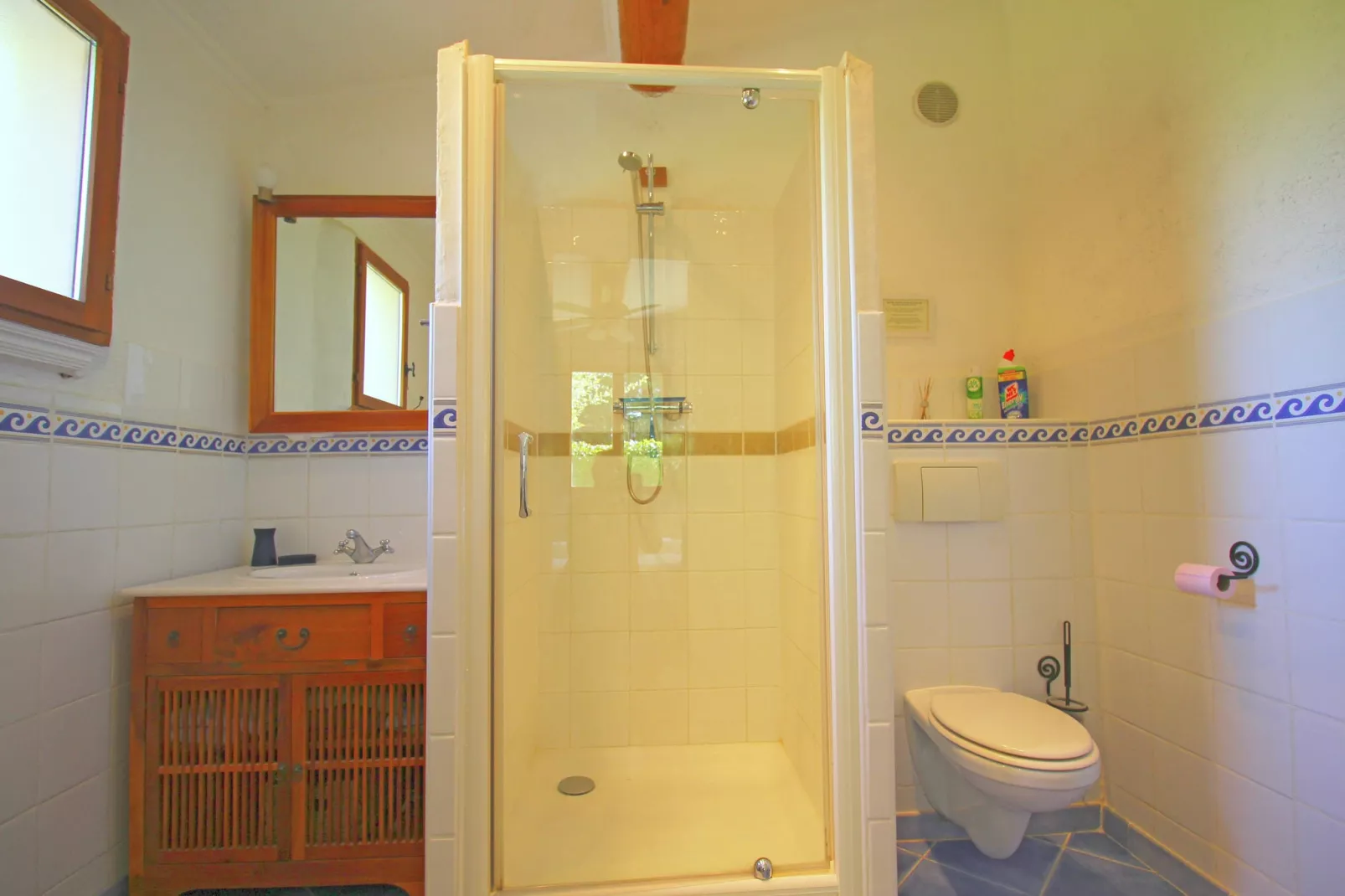 Ecluseaux Le Petit-Bathroom