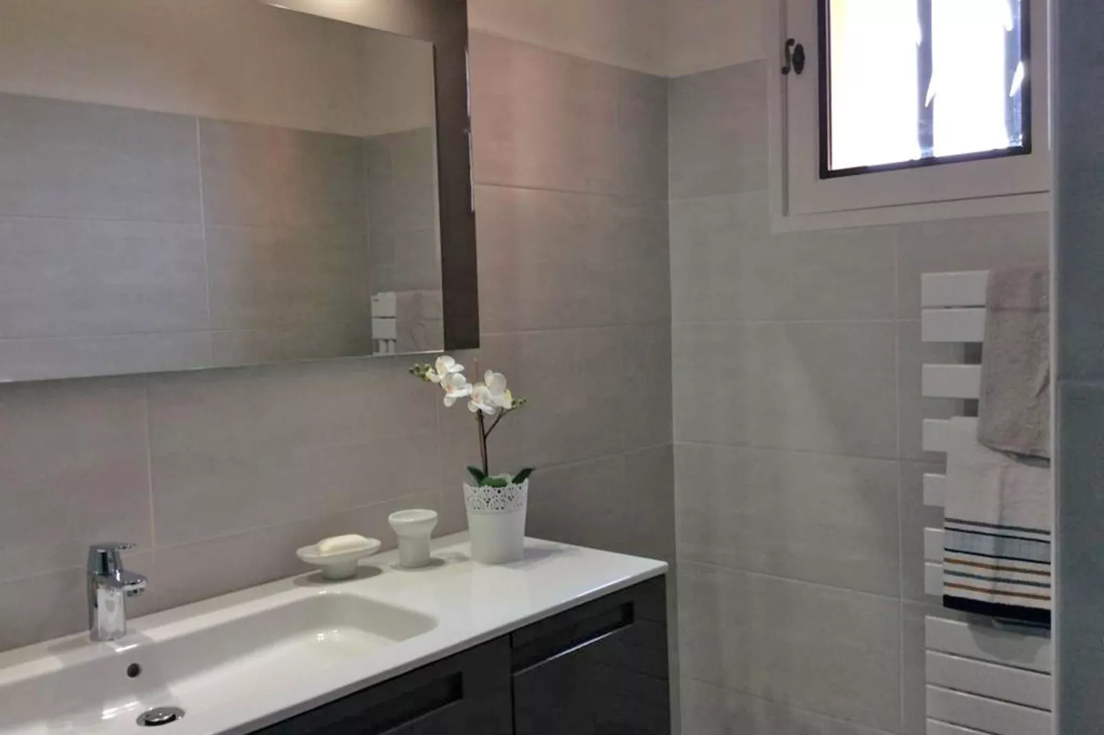 Val des Fées-Bathroom