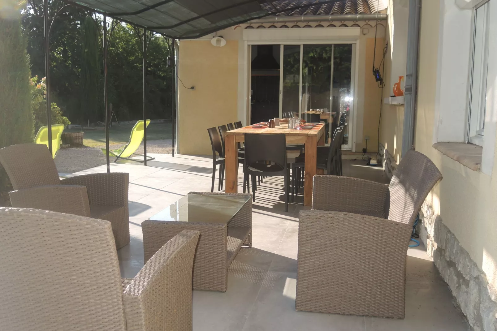 Entre Luberon et Avignon-Terrassenbalkon