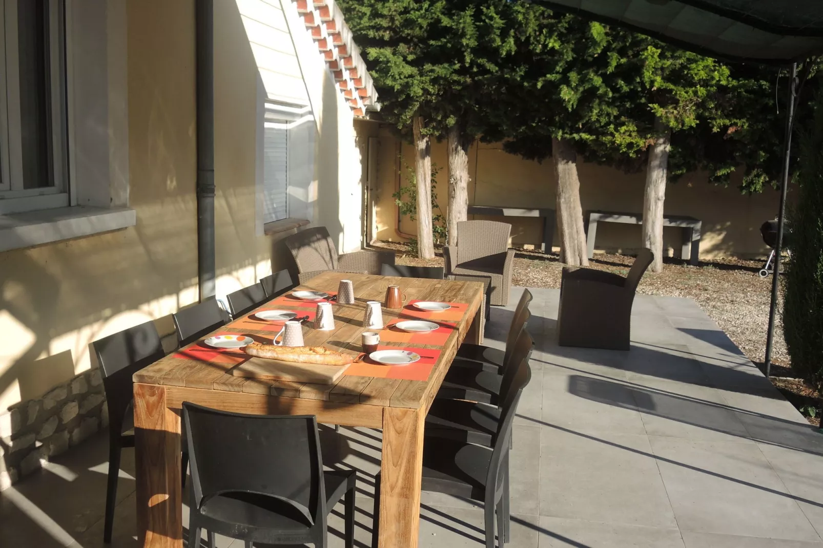 Entre Luberon et Avignon-Terrassenbalkon