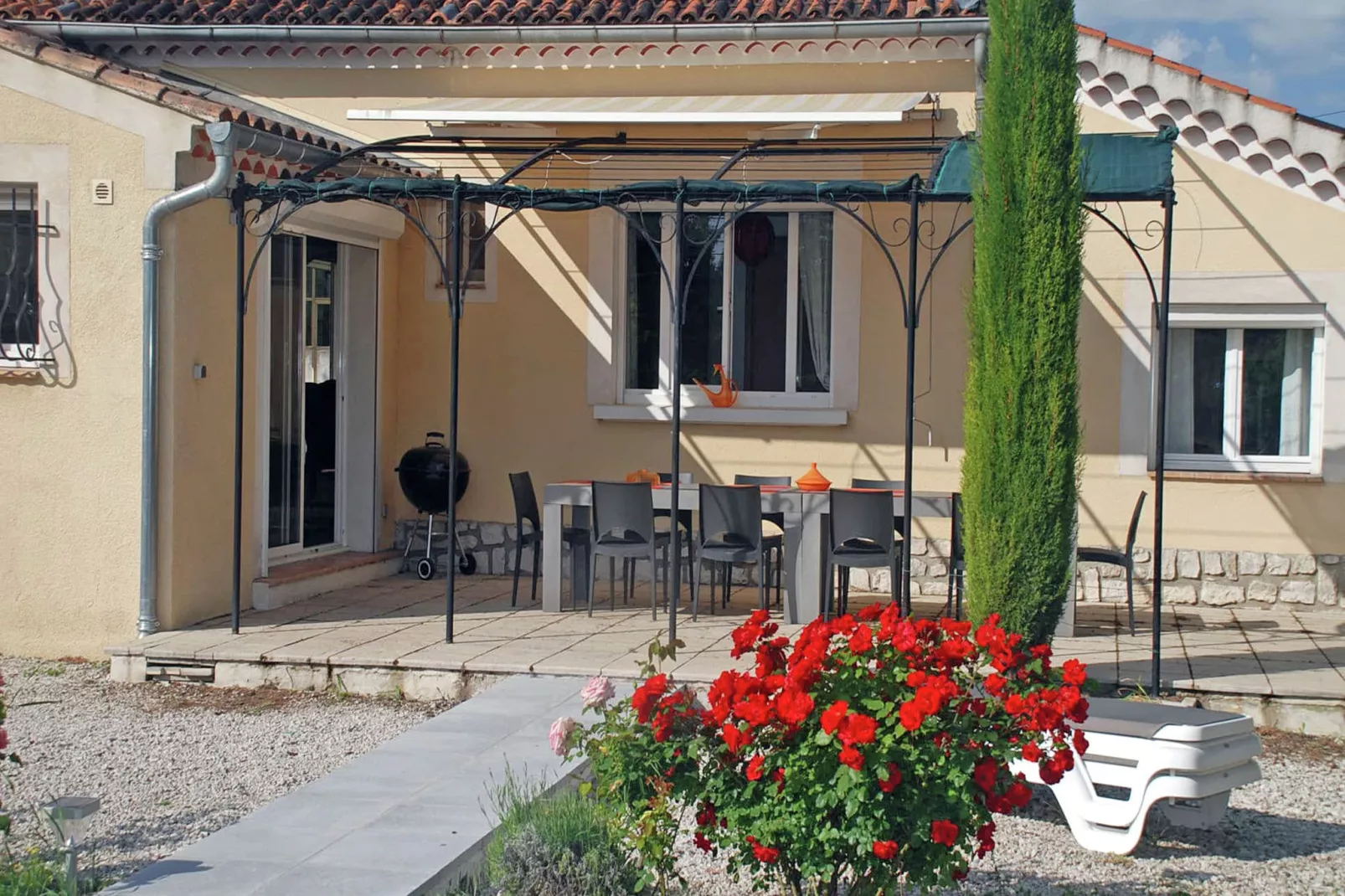 Entre Luberon et Avignon-Terrassenbalkon