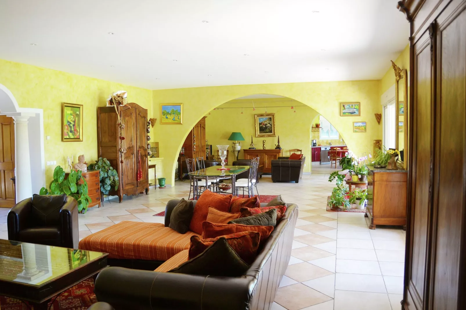 Villa - L'ISLE-SUR-LA-SORGUE-Living room