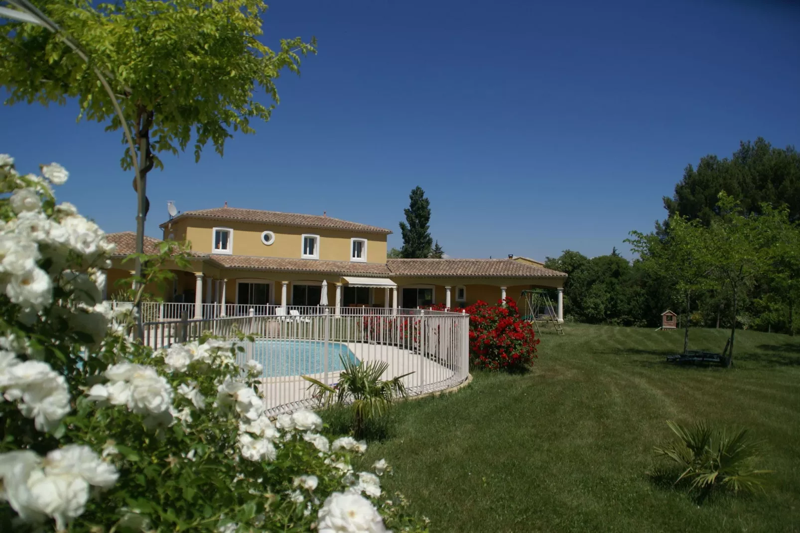 Villa - L'ISLE-SUR-LA-SORGUE-Exterior summer