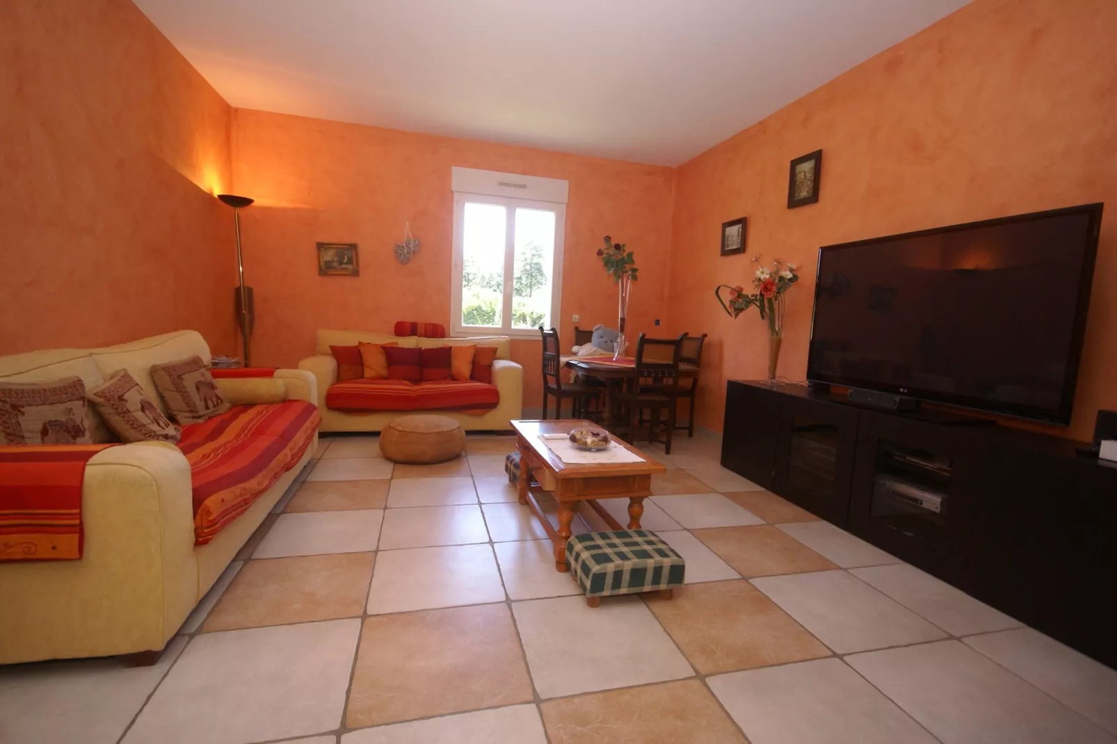 Villa - L'ISLE-SUR-LA-SORGUE-Living room