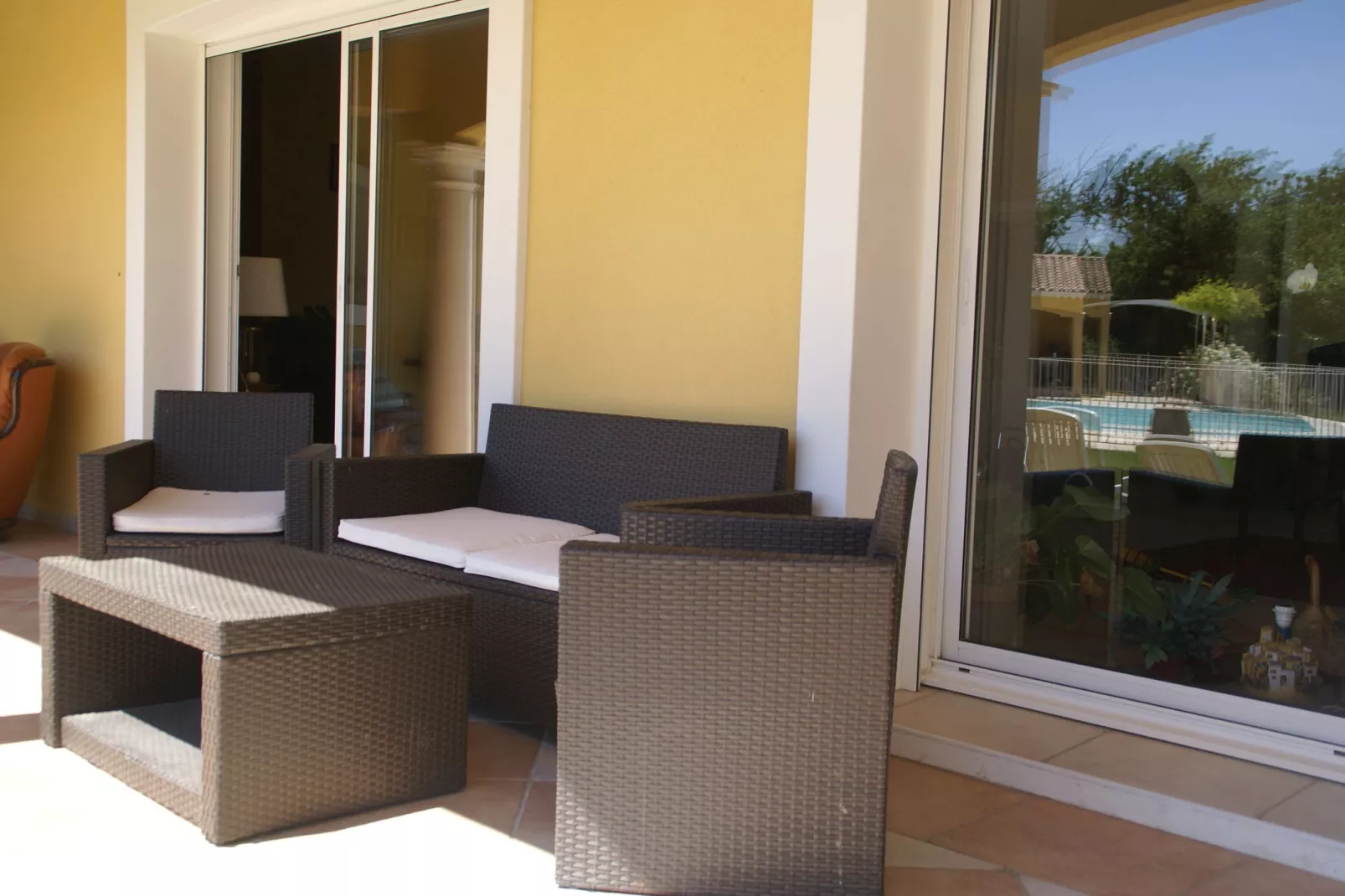 Villa - L'ISLE-SUR-LA-SORGUE-Terrace balcony