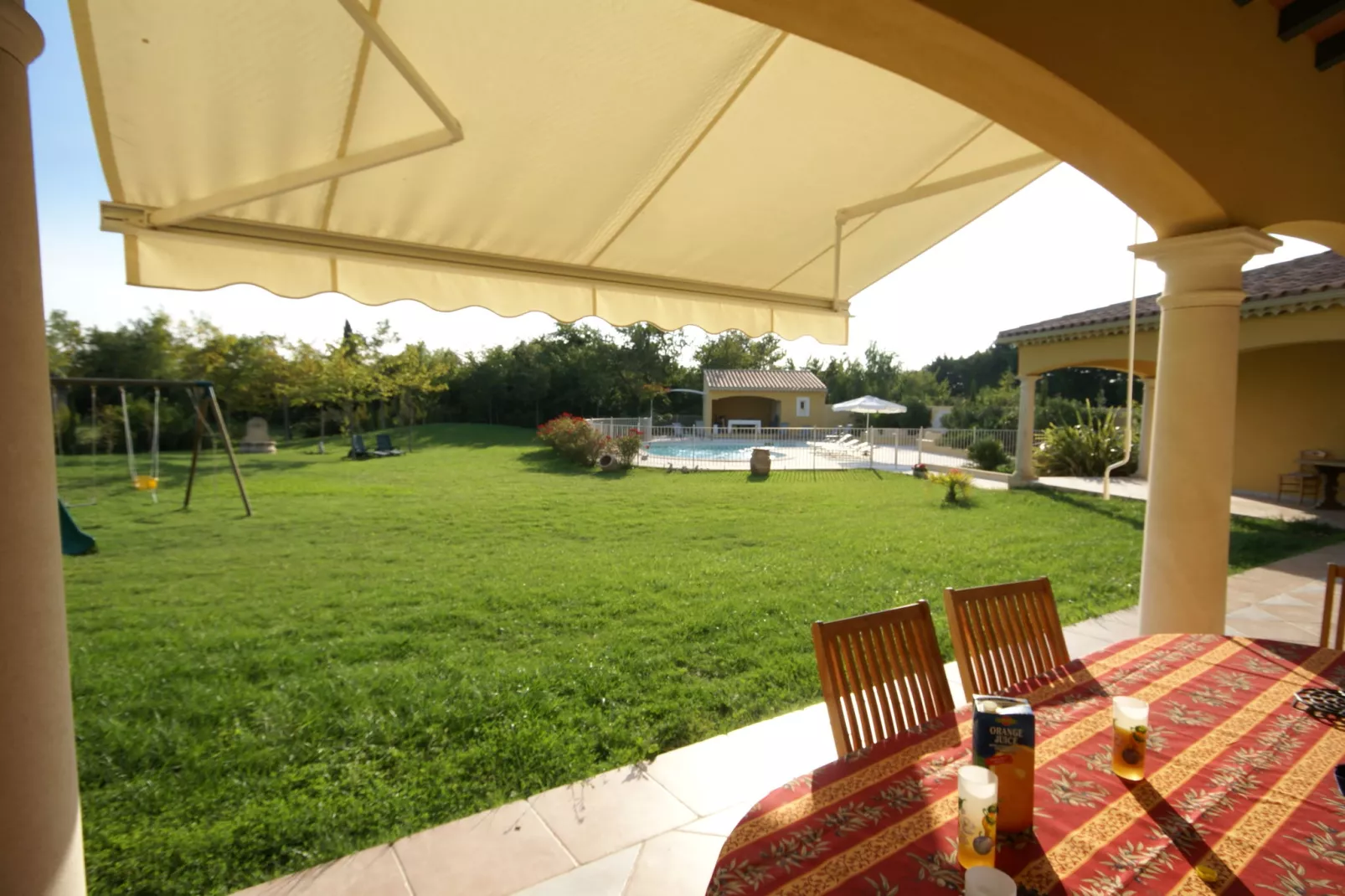 Villa - L'ISLE-SUR-LA-SORGUE-View summer