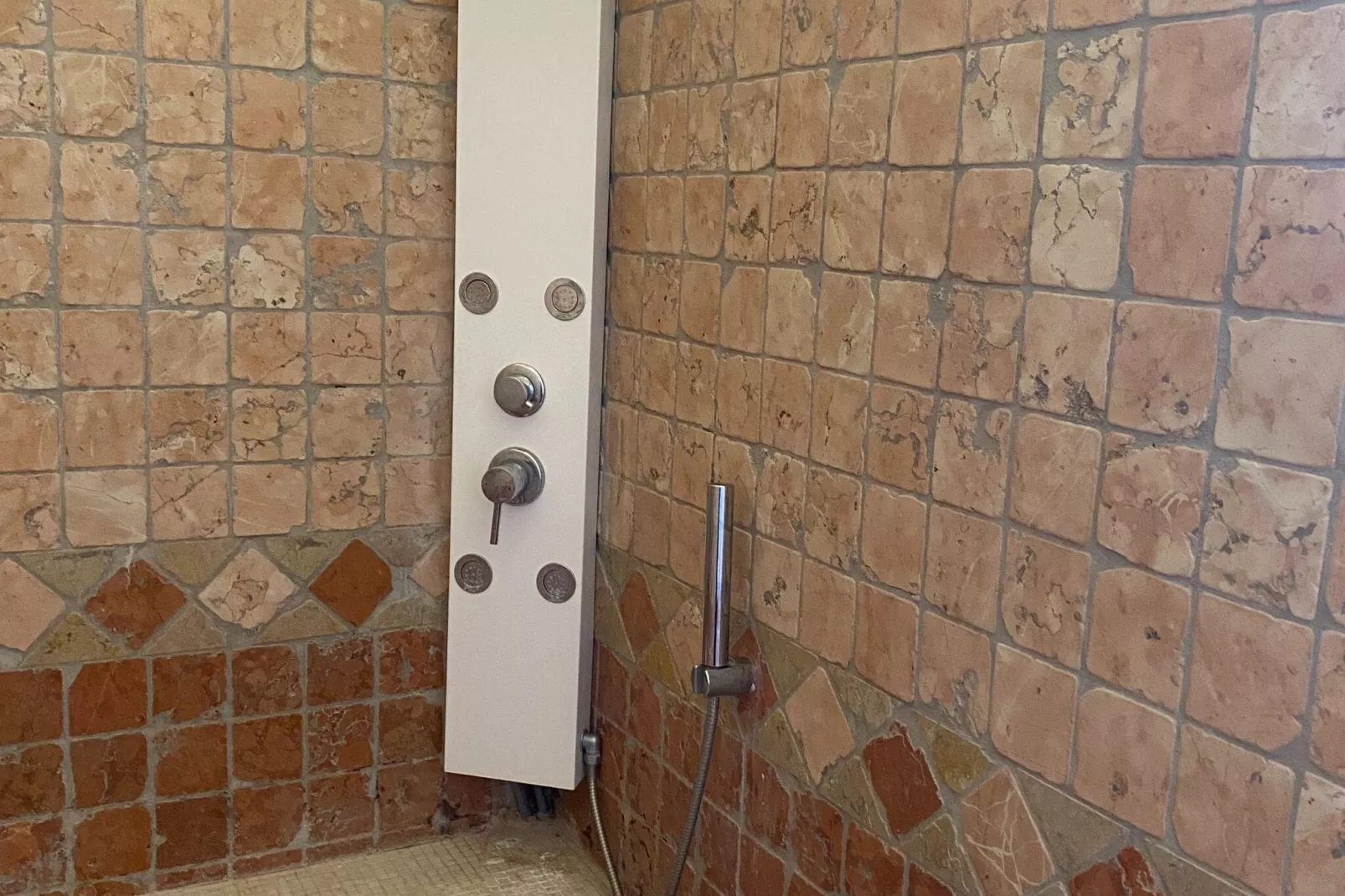 Villa - L'ISLE-SUR-LA-SORGUE-Bathroom