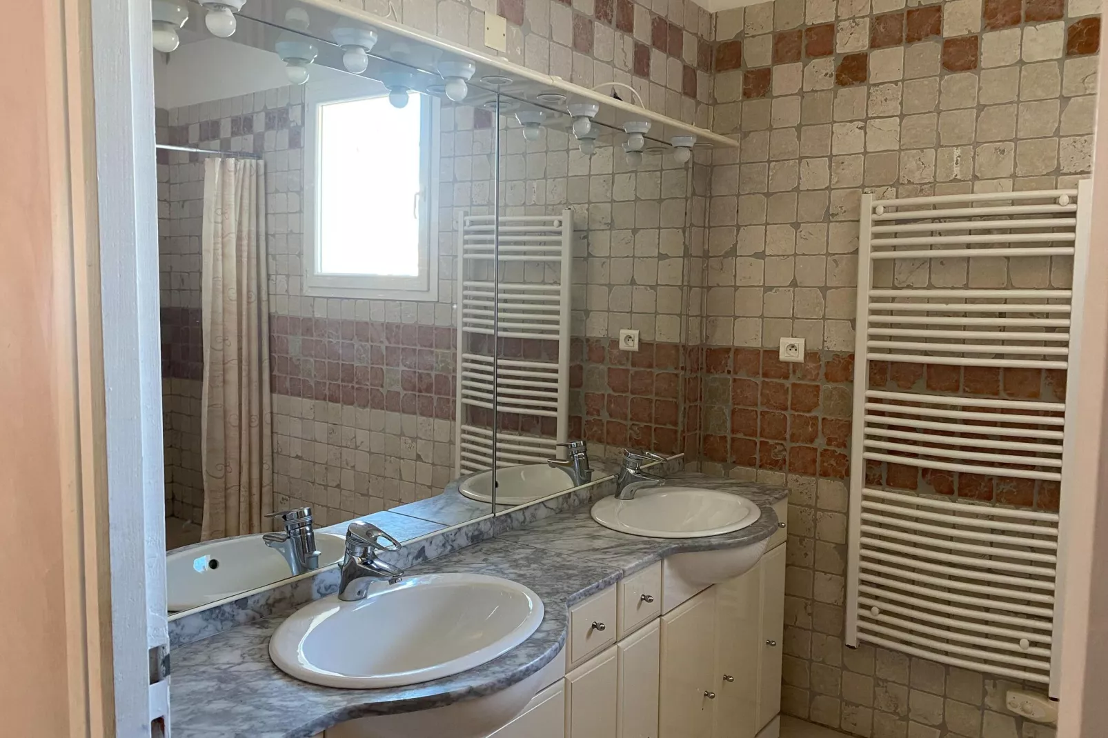 Villa - L'ISLE-SUR-LA-SORGUE-Bathroom
