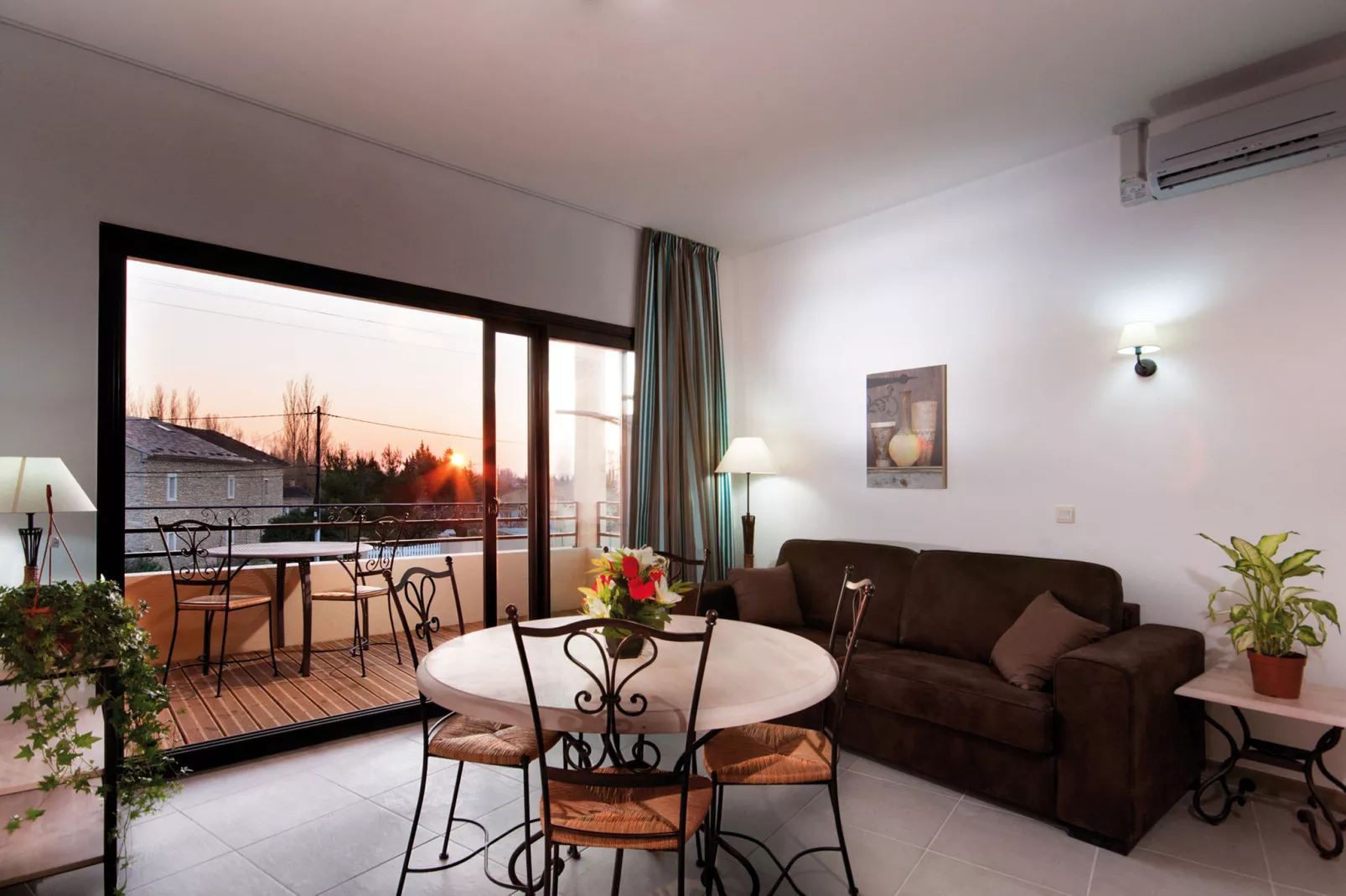 L'oustau de Sorgue 2-Living room