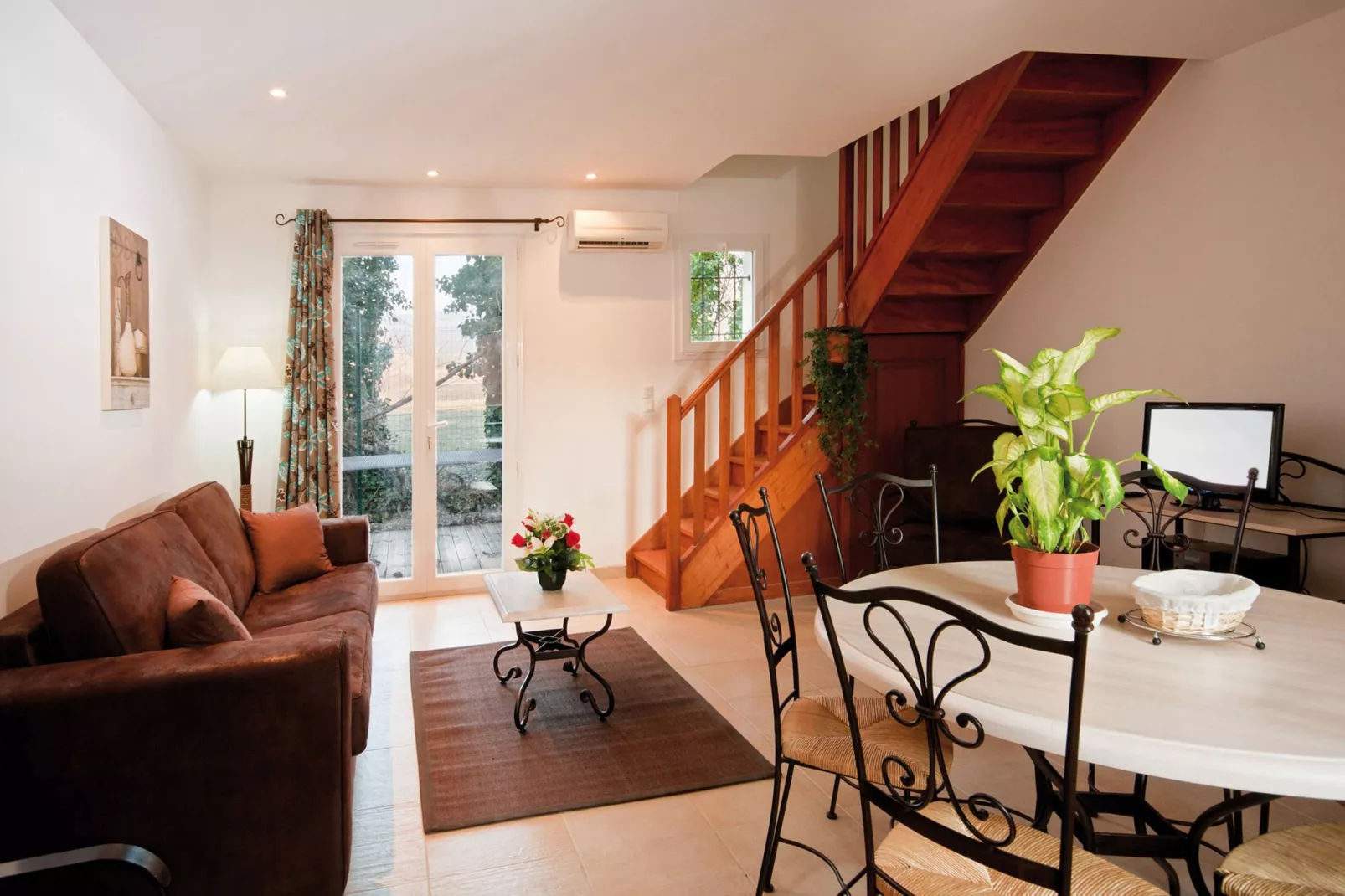 L'oustau de Sorgue 2-Living room