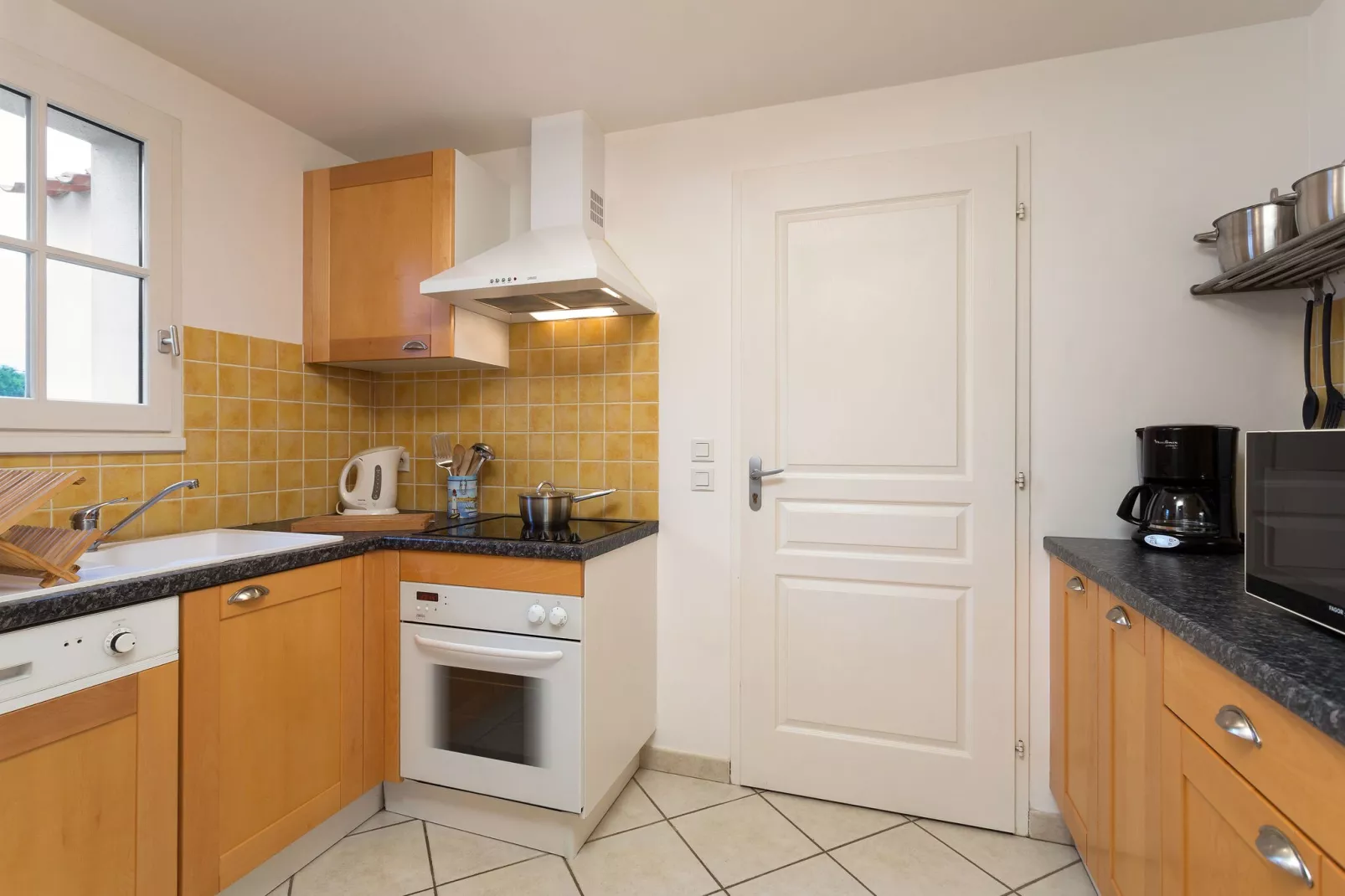 Le Domaine de Vertmarines 3-Kitchen