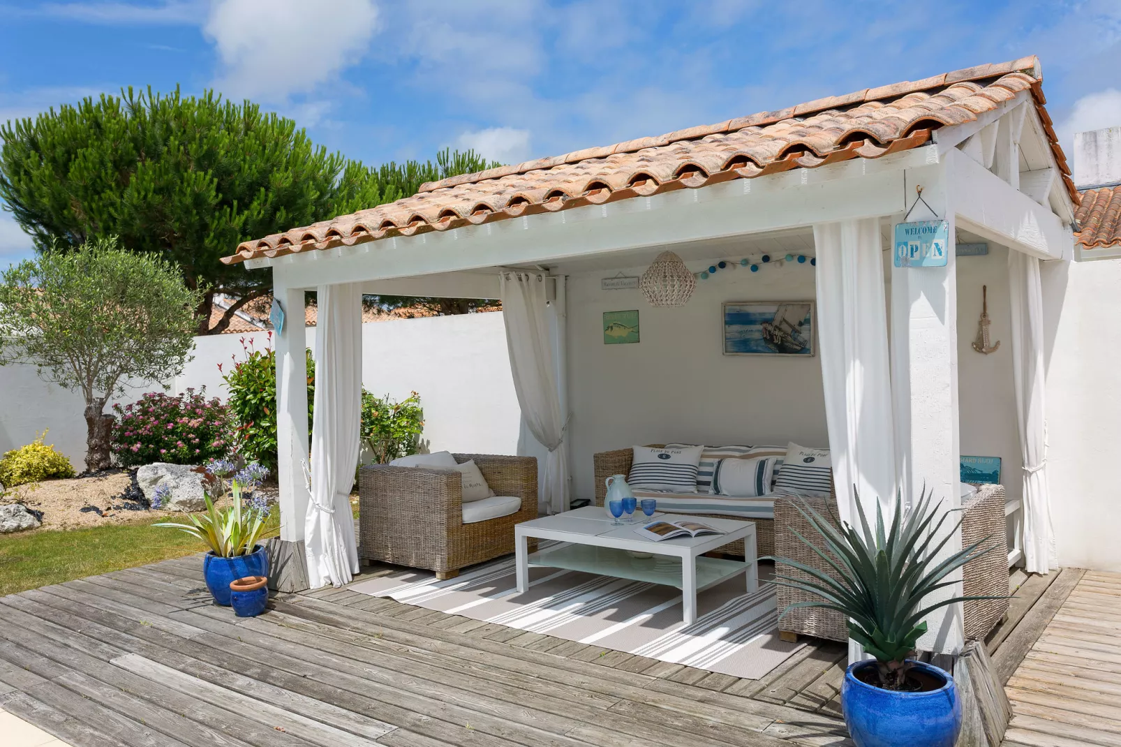 Le Domaine de Vertmarines 3-Terrace balcony