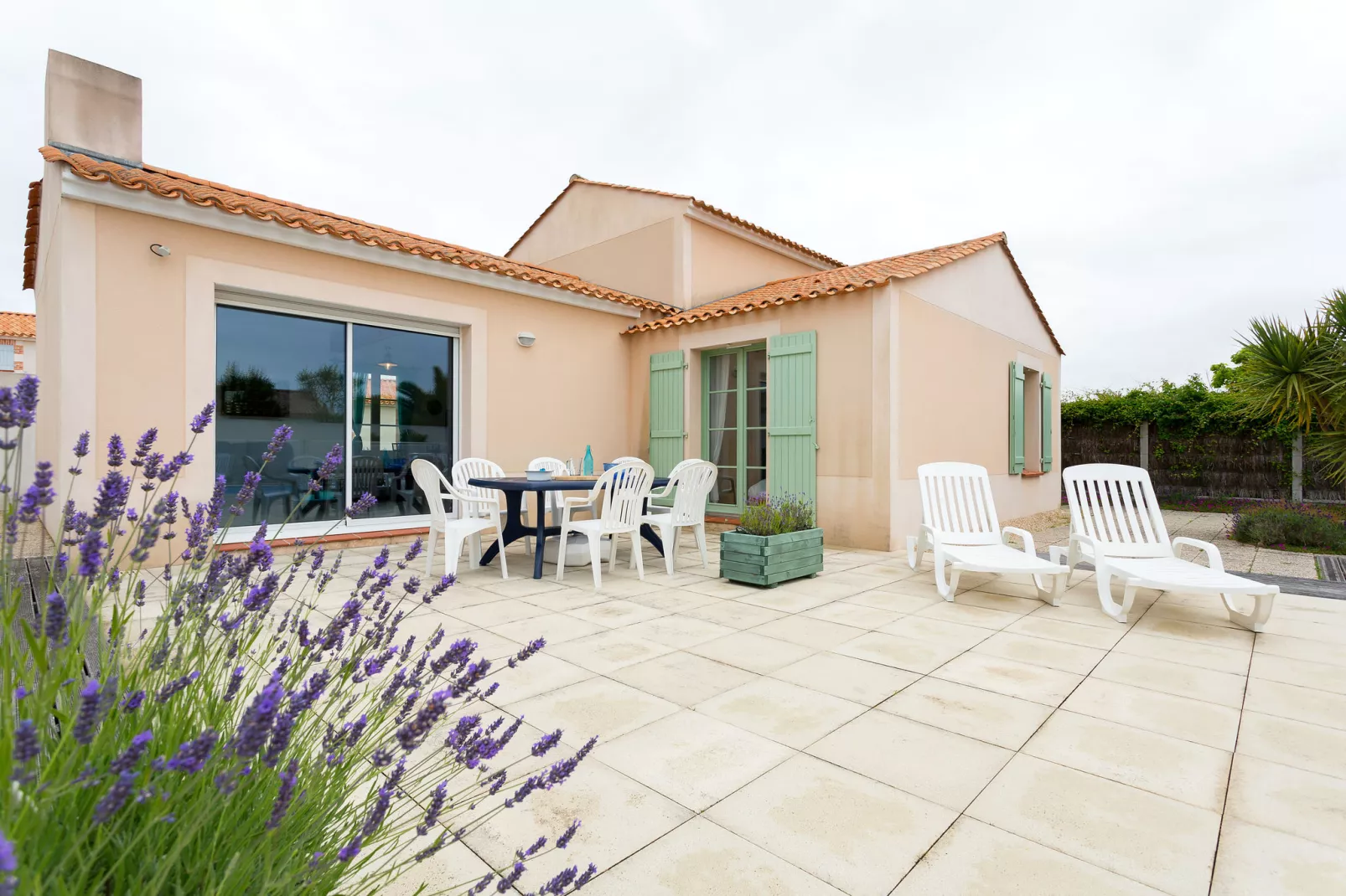 Le Domaine de Vertmarines 3-Terrace balcony