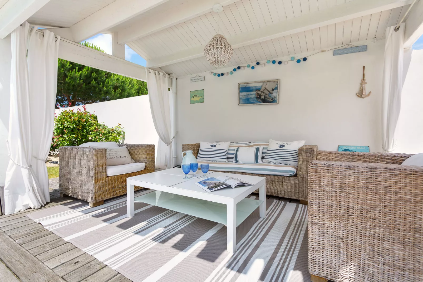 Le Domaine de Vertmarines 3-Terrace balcony