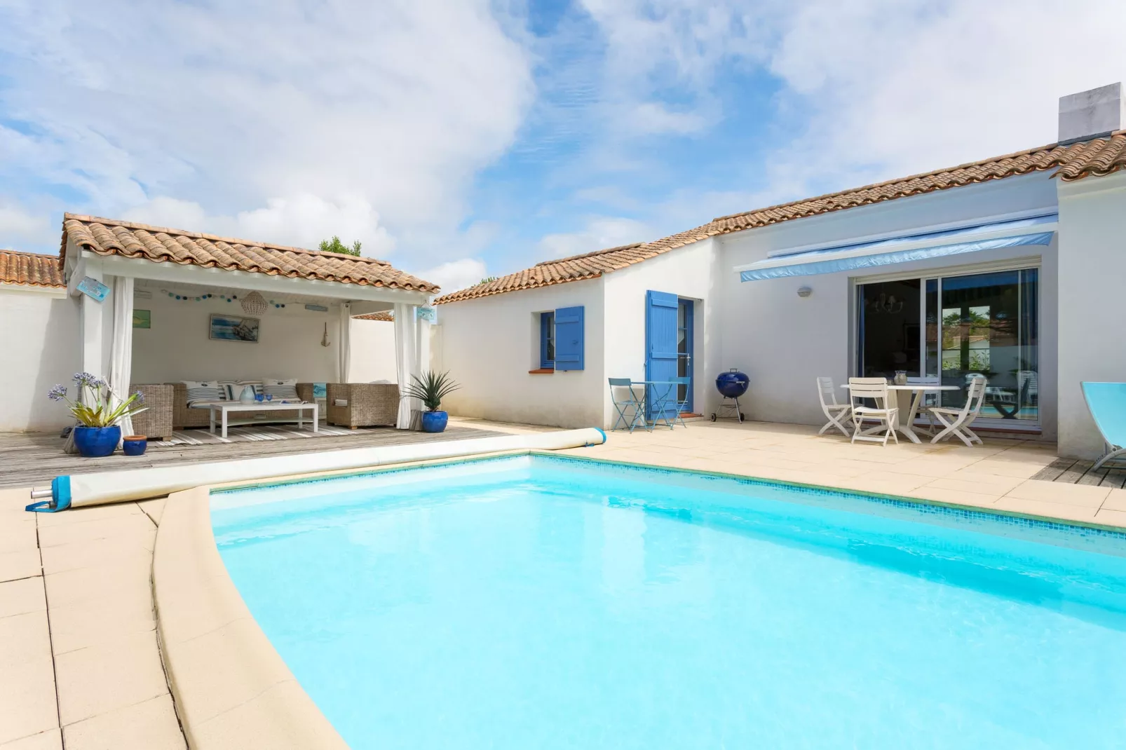 Le Domaine de Vertmarines 3-Terrace balcony