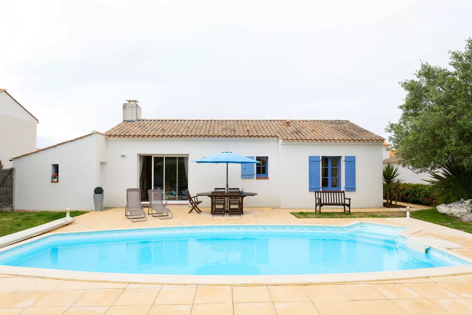 Le Domaine de Vertmarines 2-Exterior summer