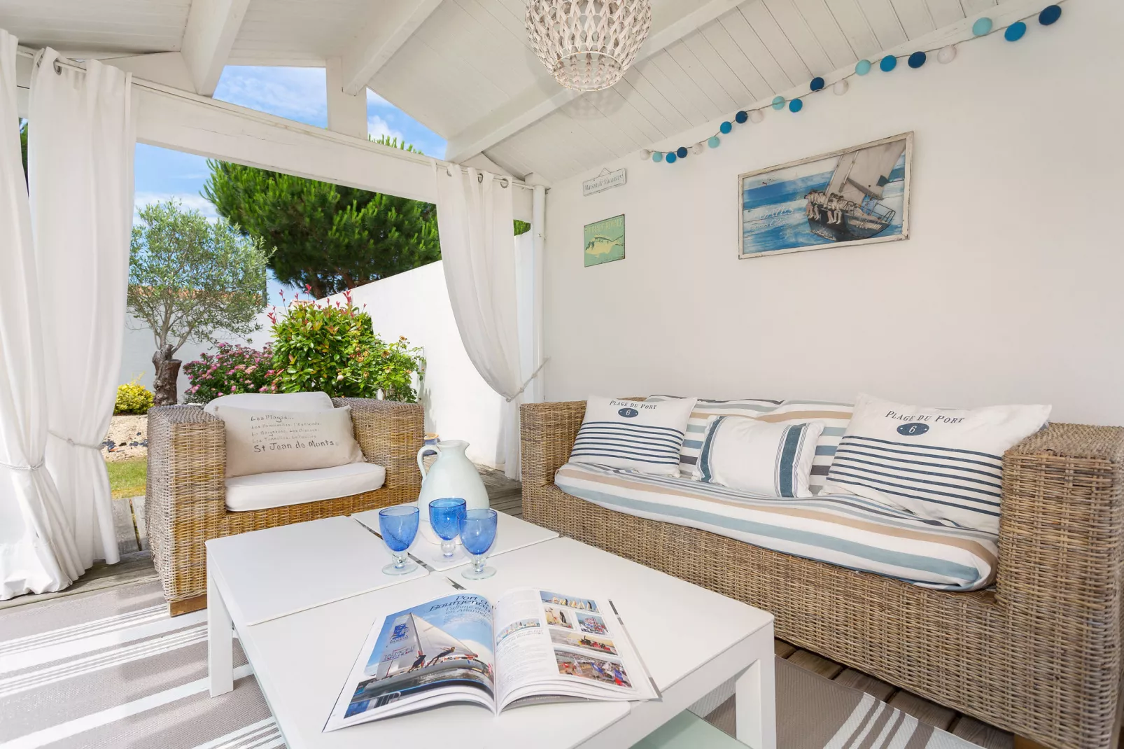 Le Domaine de Vertmarines 2-Terrace balcony