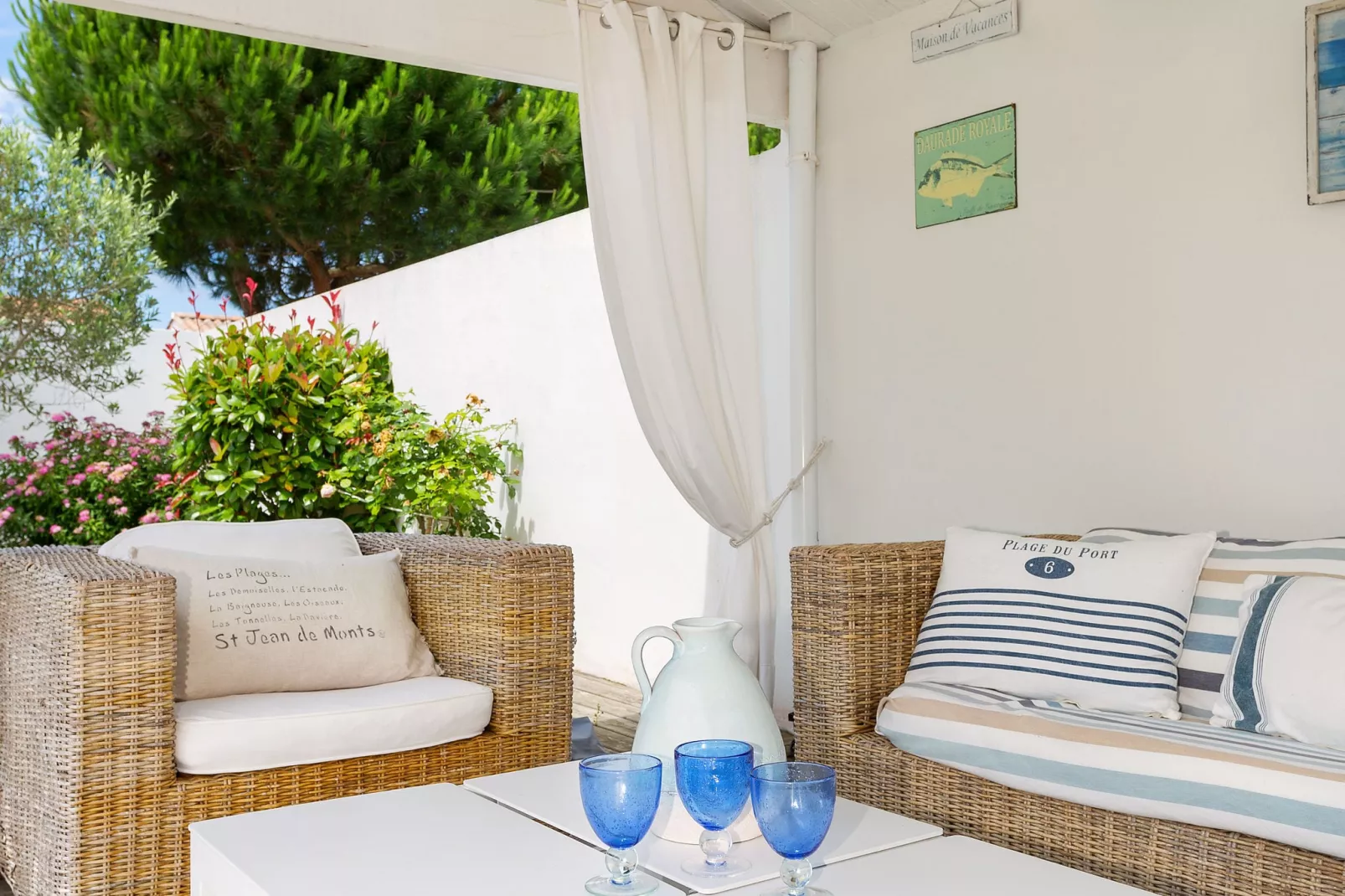 Le Domaine de Vertmarines 1-Terrace balcony