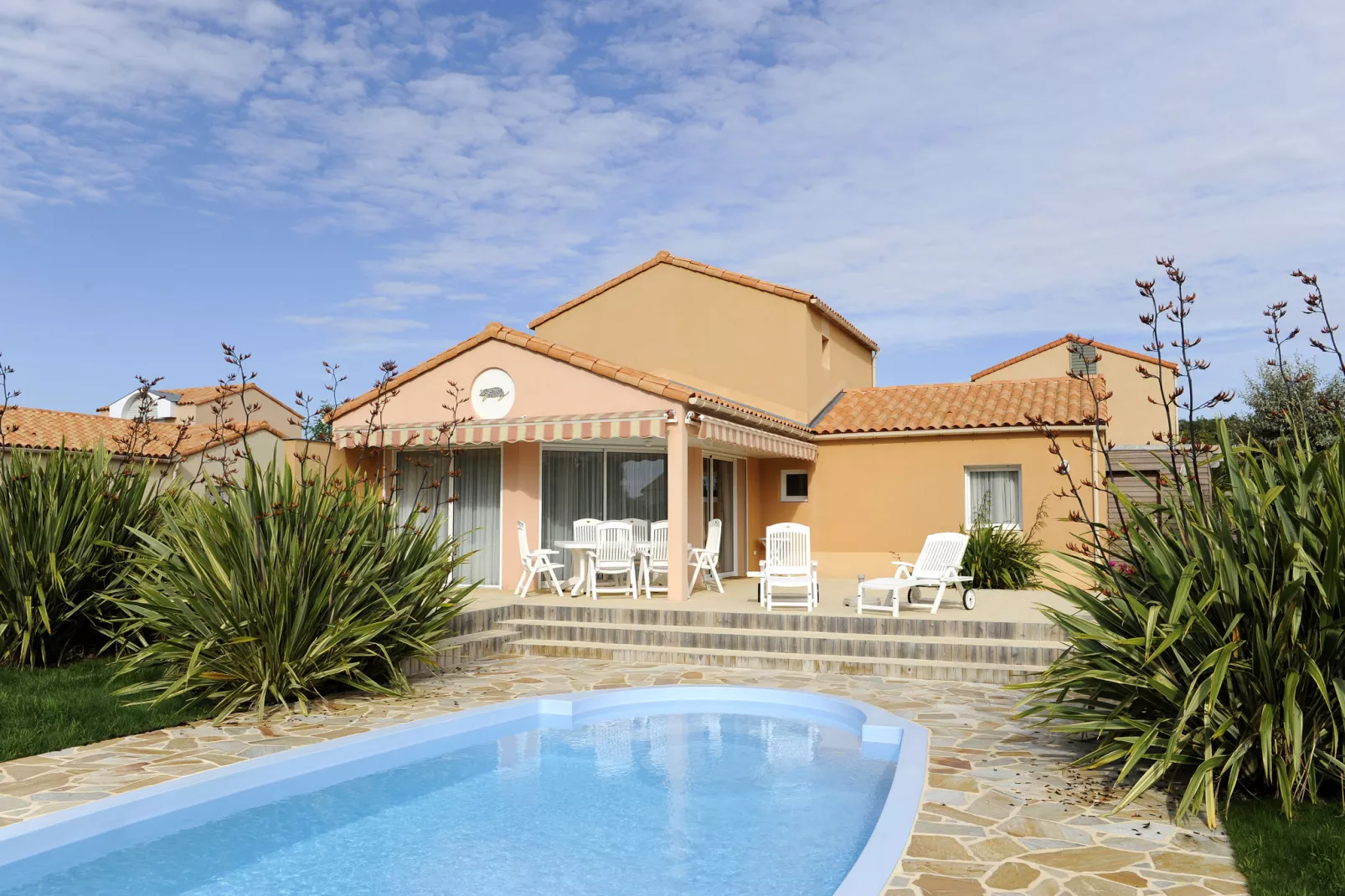 Sophora 6 with pool-Exterior summer