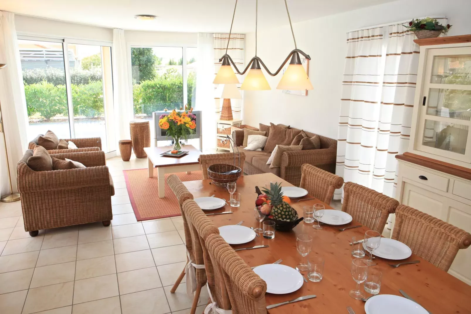 Sophora 6 with pool-Dining room
