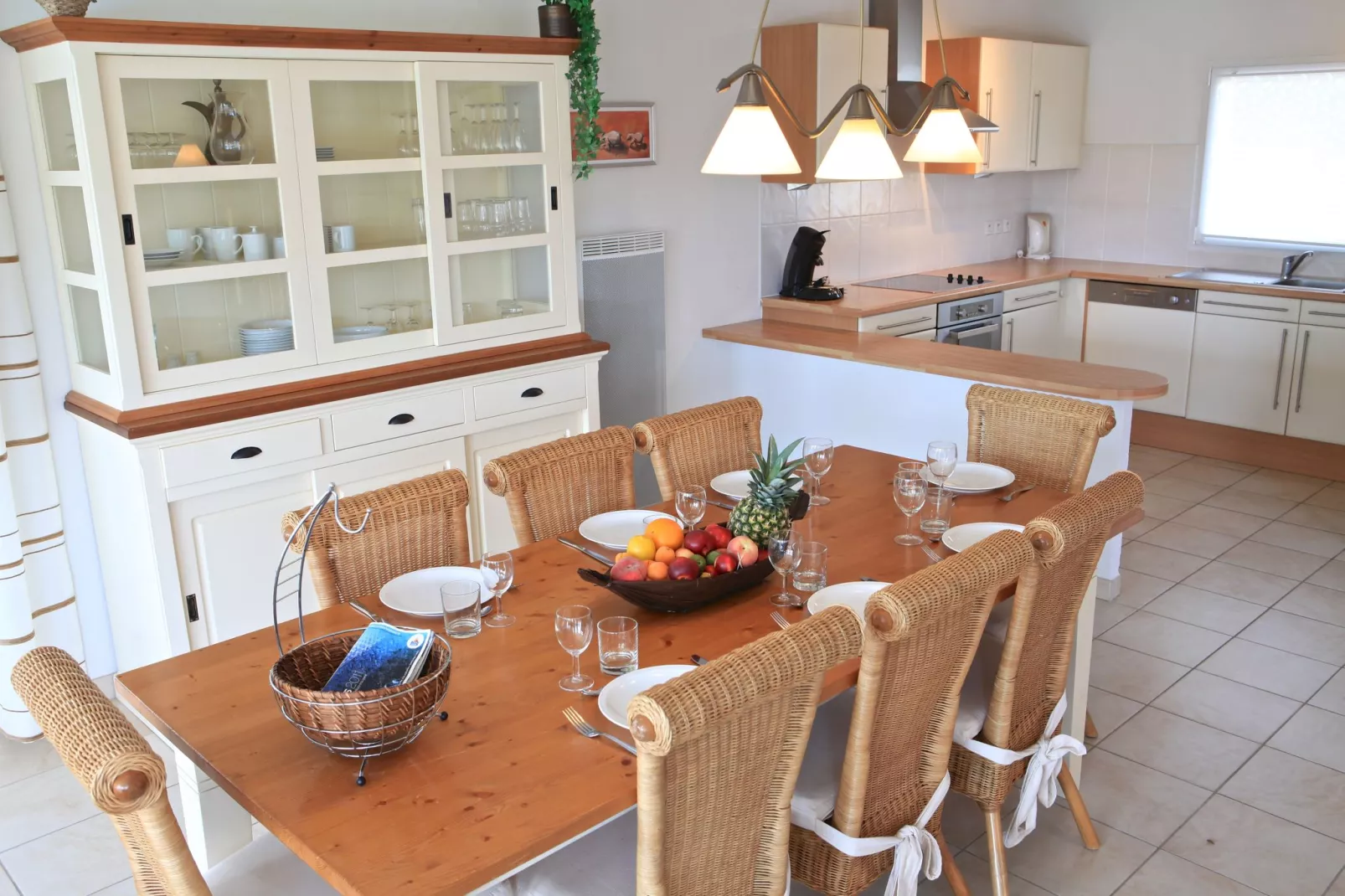 Sophora 6 with pool-Dining room