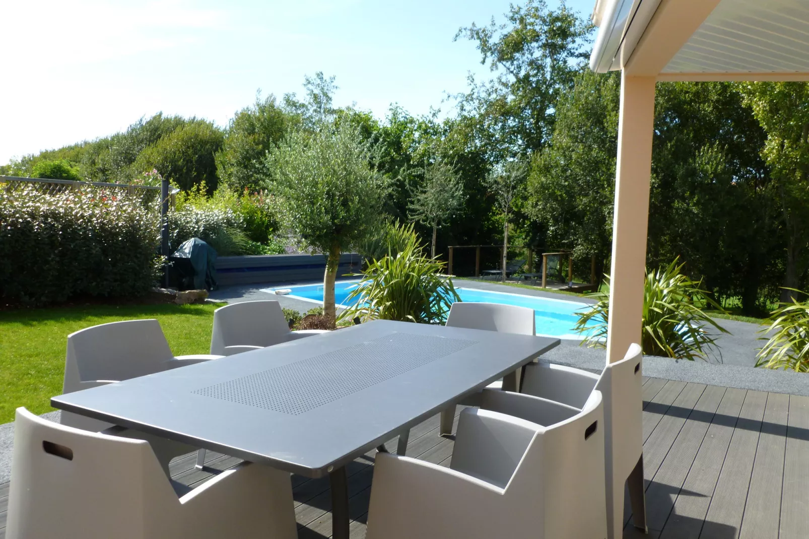 Sophora 6 with pool-Gardens summer